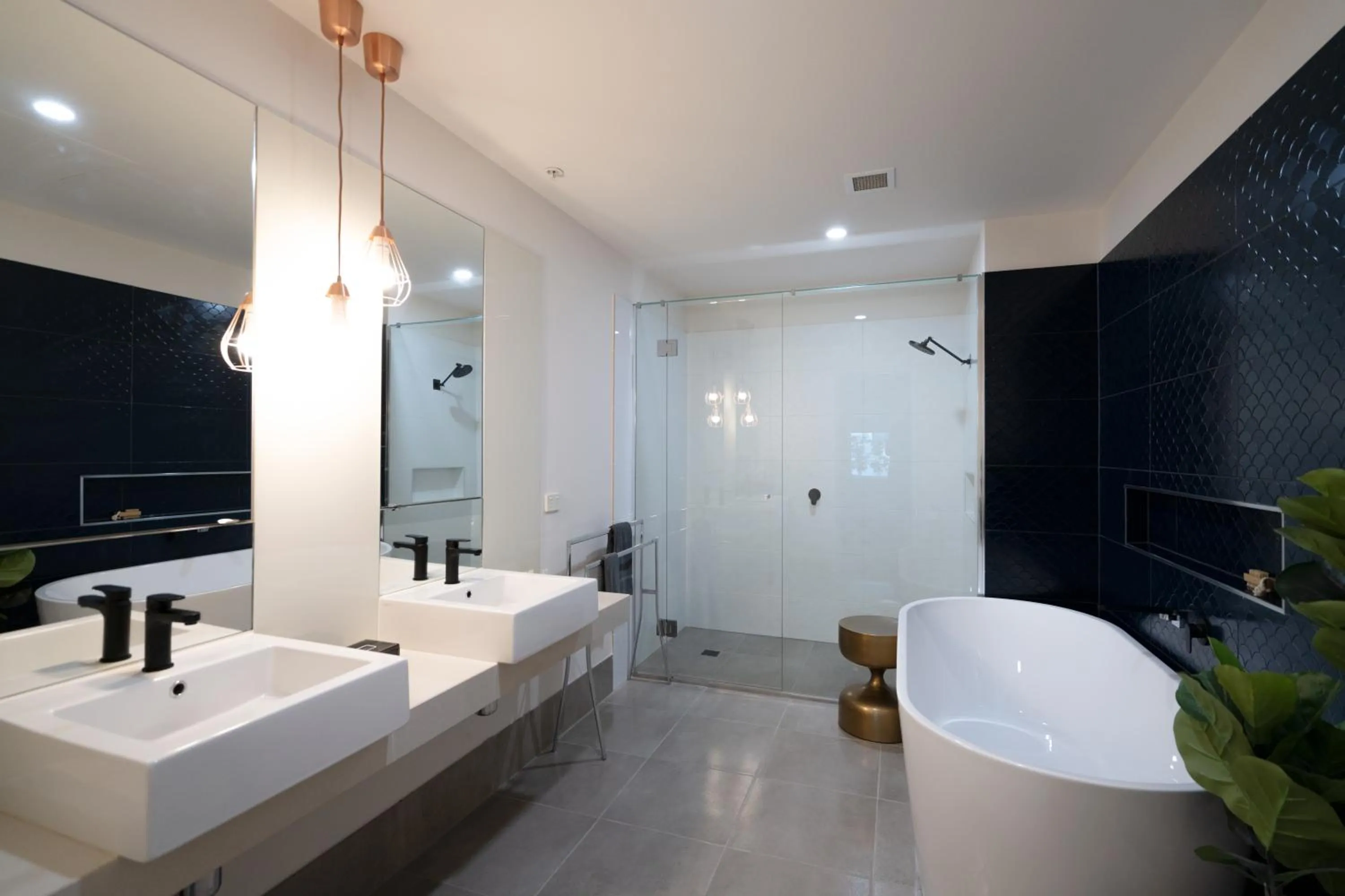 Shower in Melbourne Holiday Apartments Flinders Wharf