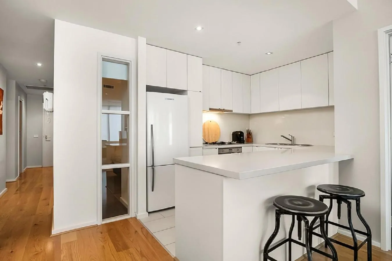 Kitchen or kitchenette in Melbourne Holiday Apartments Flinders Wharf