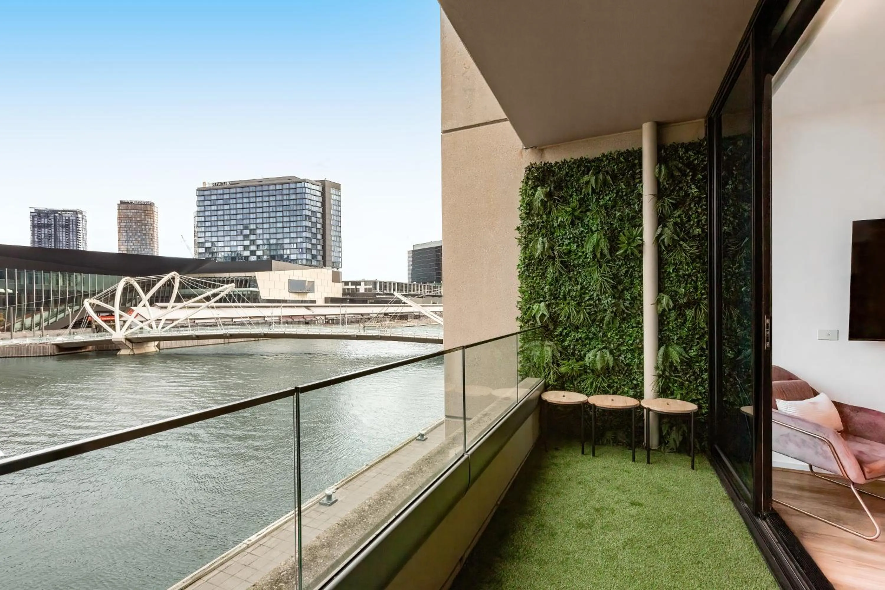 Balcony/Terrace in Melbourne Holiday Apartments Flinders Wharf