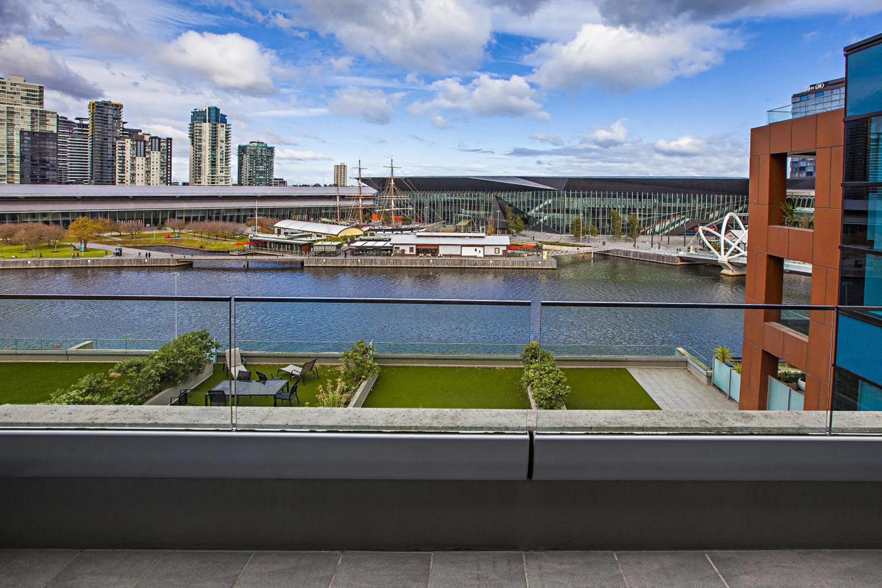 City view in Melbourne Holiday Apartments Flinders Wharf