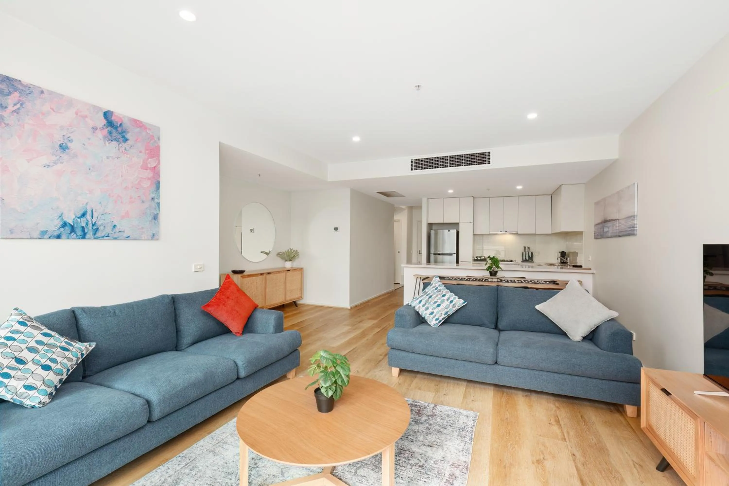 Dining area in Melbourne Holiday Apartments Flinders Wharf