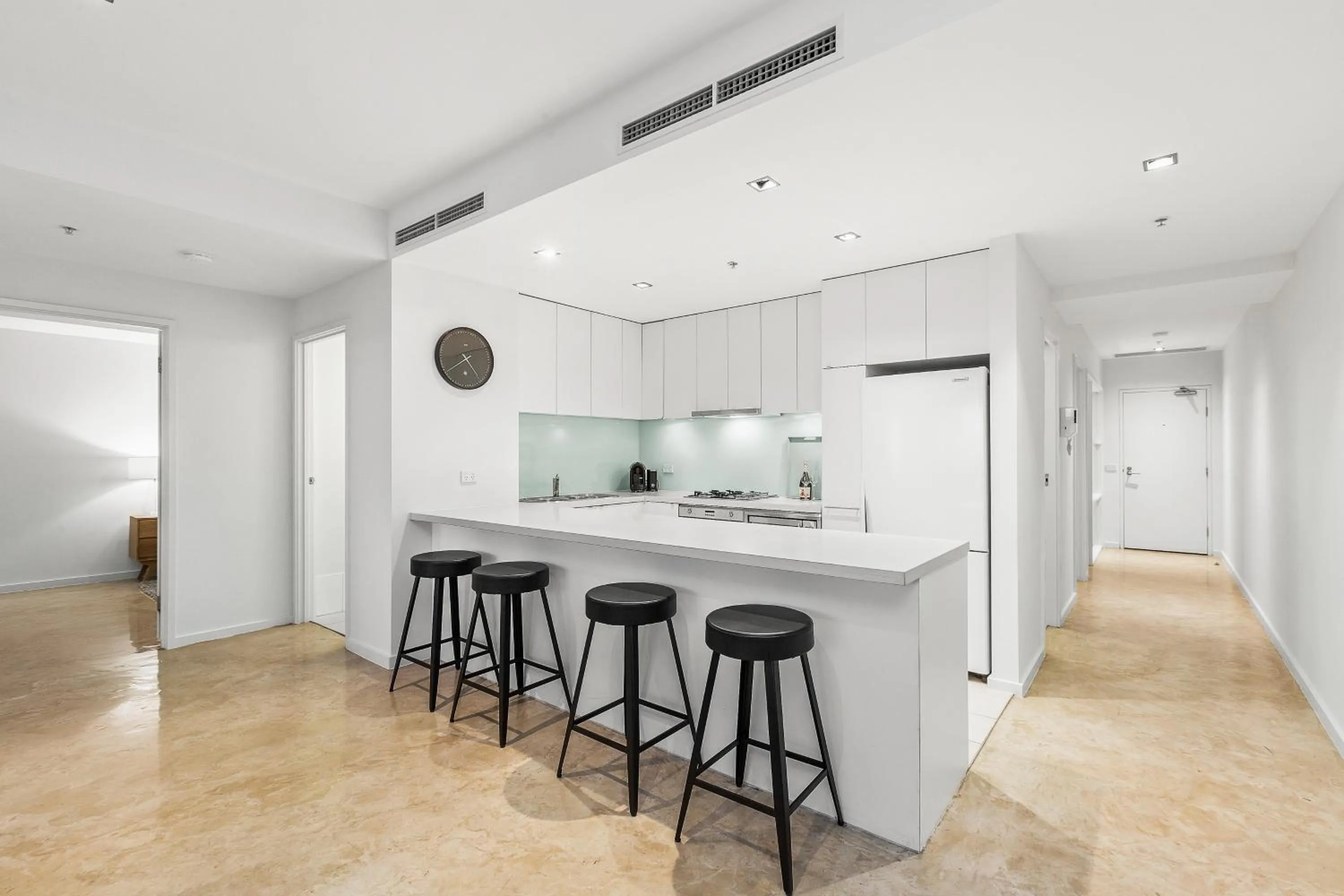 Kitchen or kitchenette in Melbourne Holiday Apartments Flinders Wharf