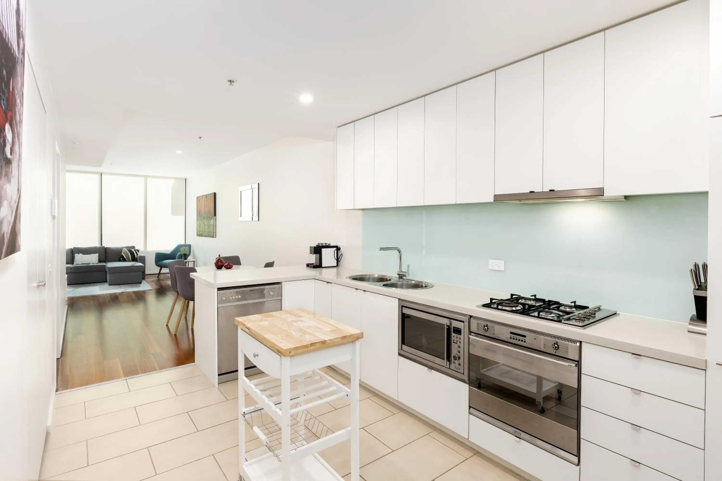 Dining area in Melbourne Holiday Apartments Flinders Wharf