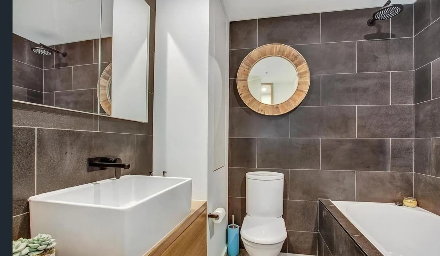 Toilet in Melbourne Holiday Apartments Flinders Wharf