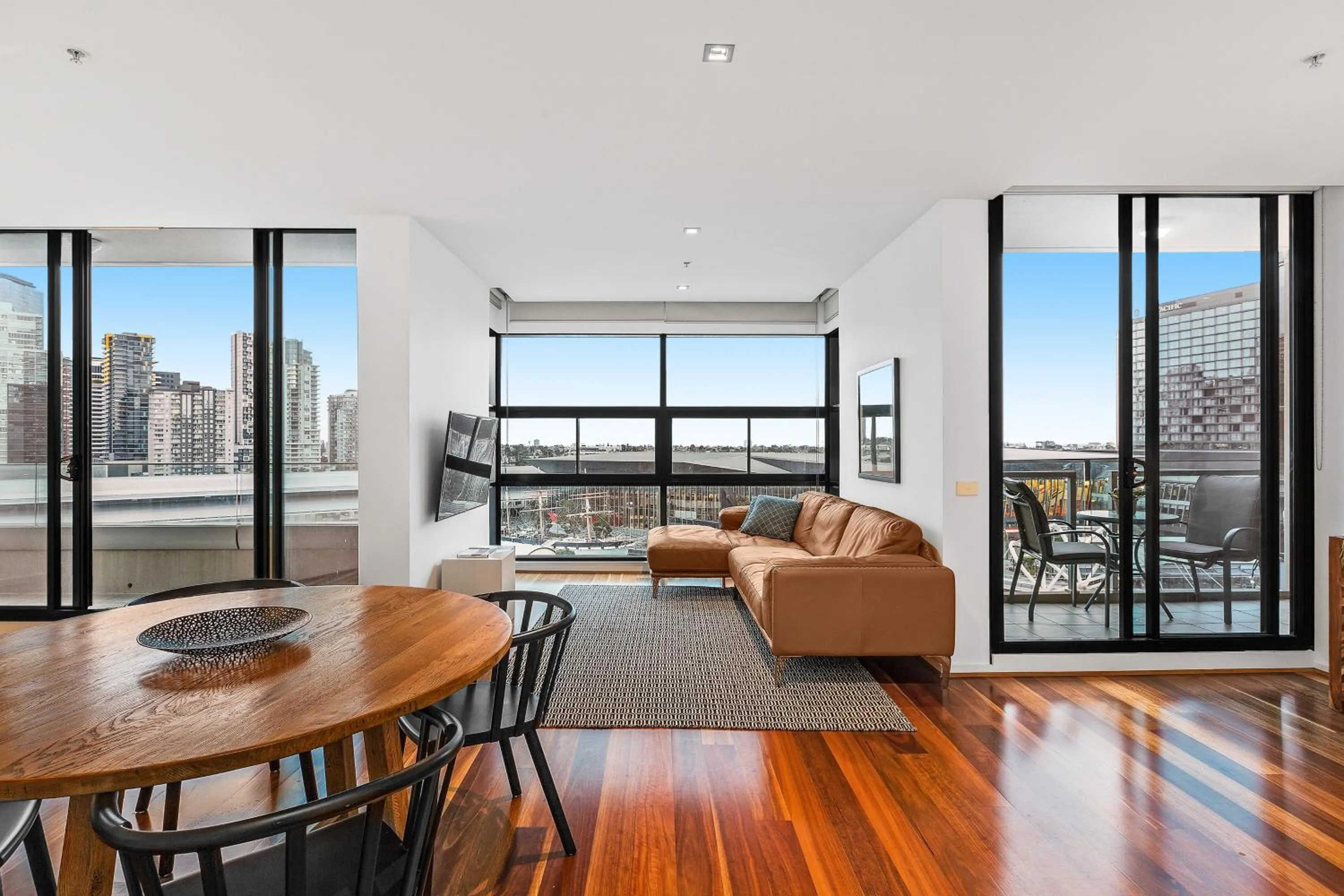 Living room in Melbourne Holiday Apartments Flinders Wharf