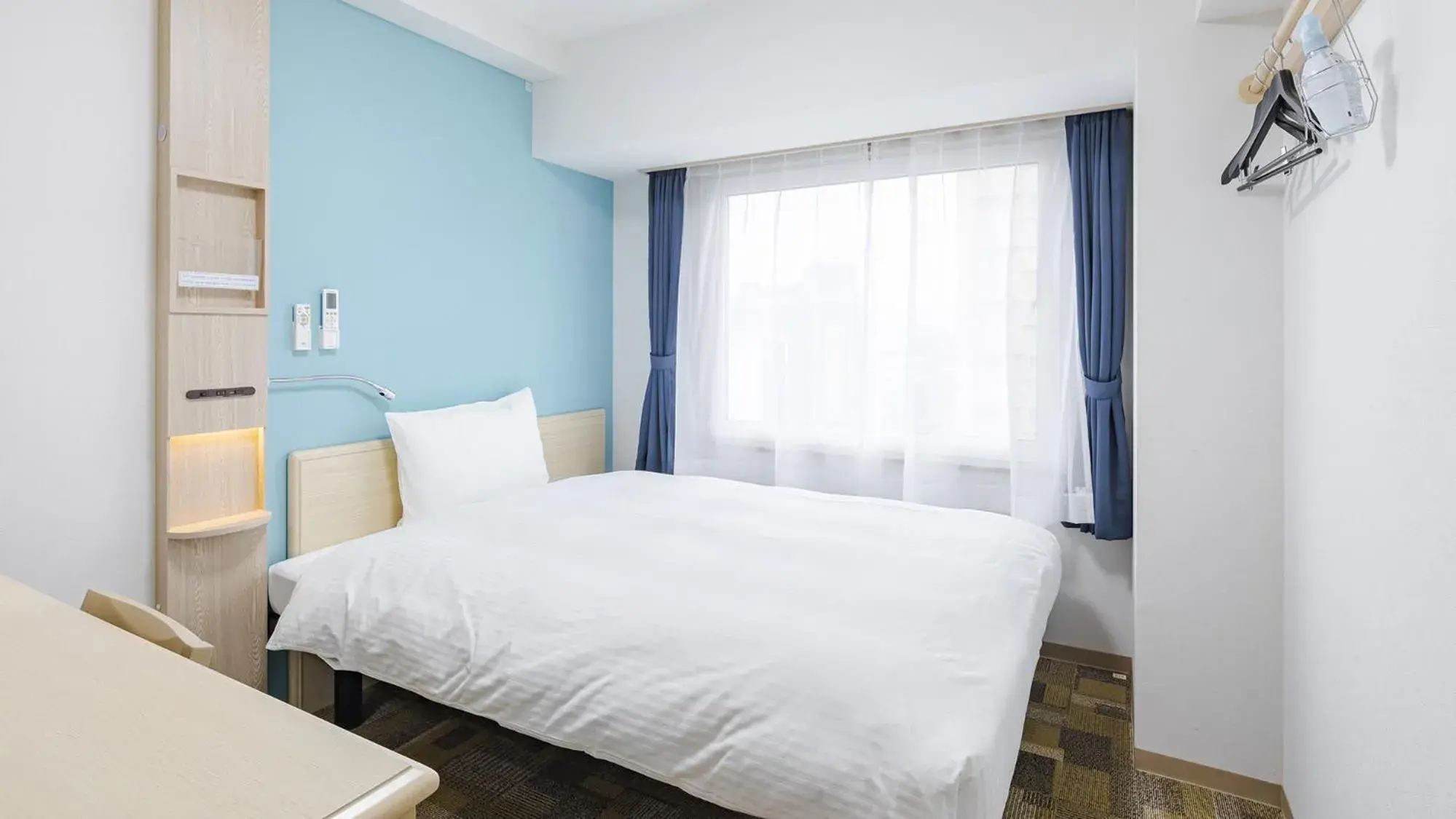 Double Room with Small Double Bed - Smoking in Toyoko Inn Kyoto Nijojo Minami Double Room with Small Double Bed - Smoking in Toyoko Inn Kyoto Nijojo Minami