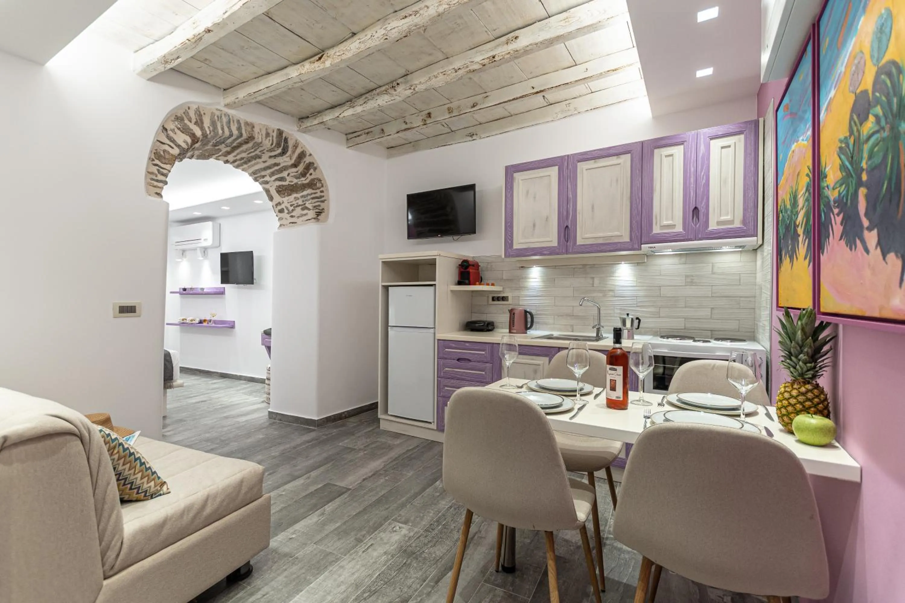 TV and multimedia in Mariet Naxos Elegant Suites