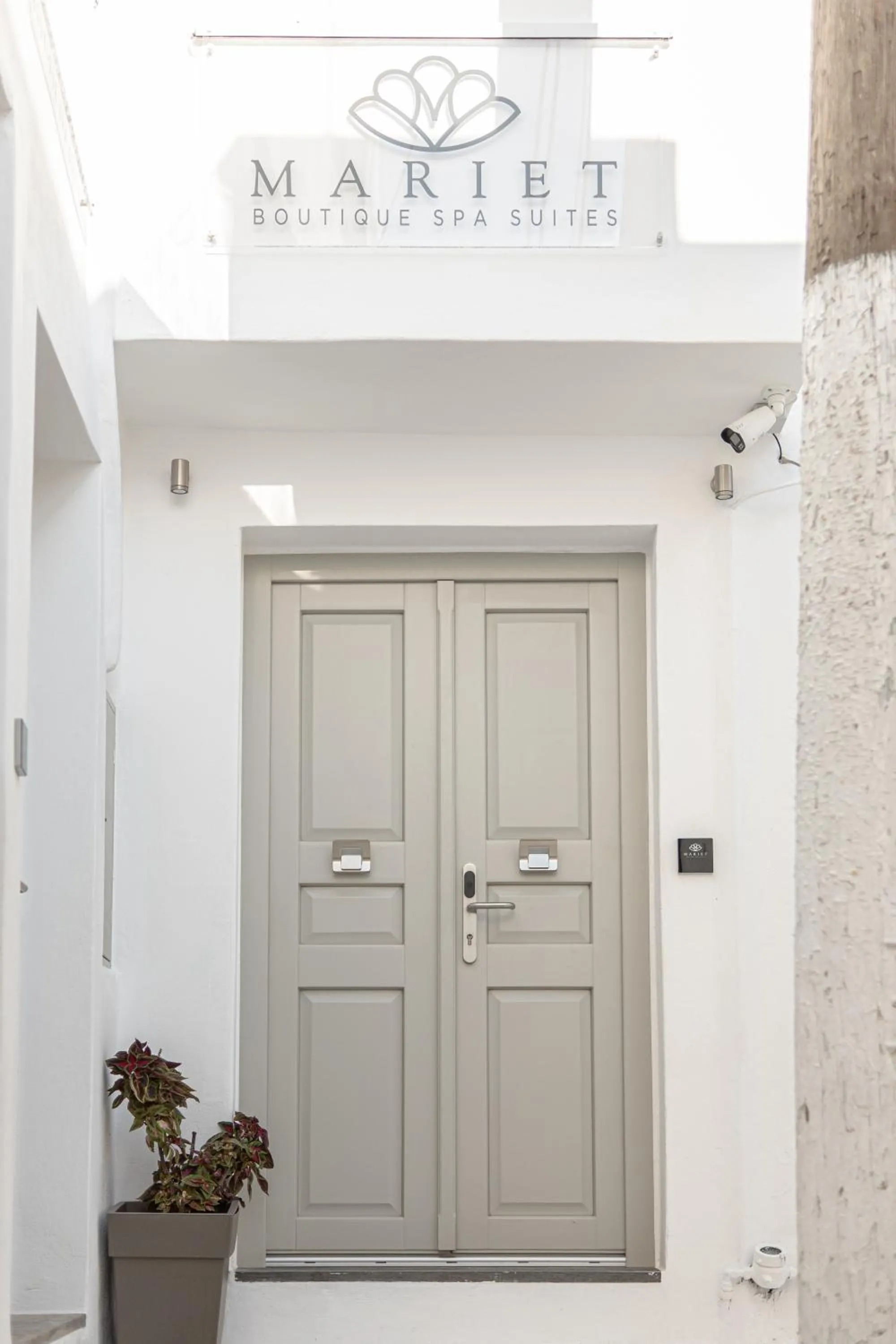 Facade/entrance in Mariet Naxos Elegant Suites