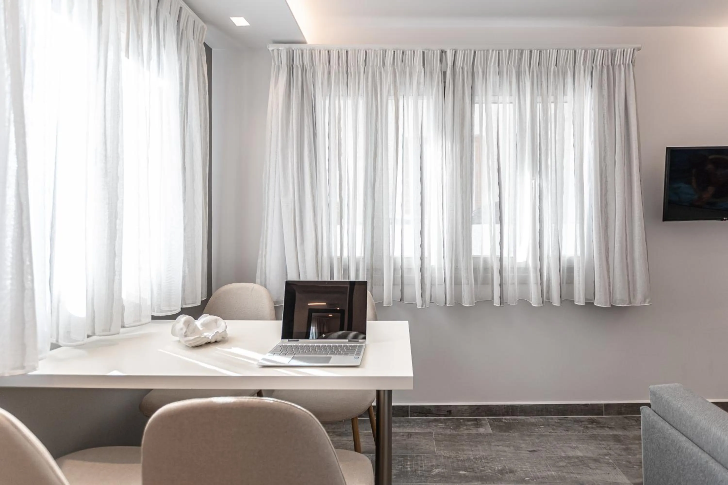 TV and multimedia in Mariet Naxos Elegant Suites