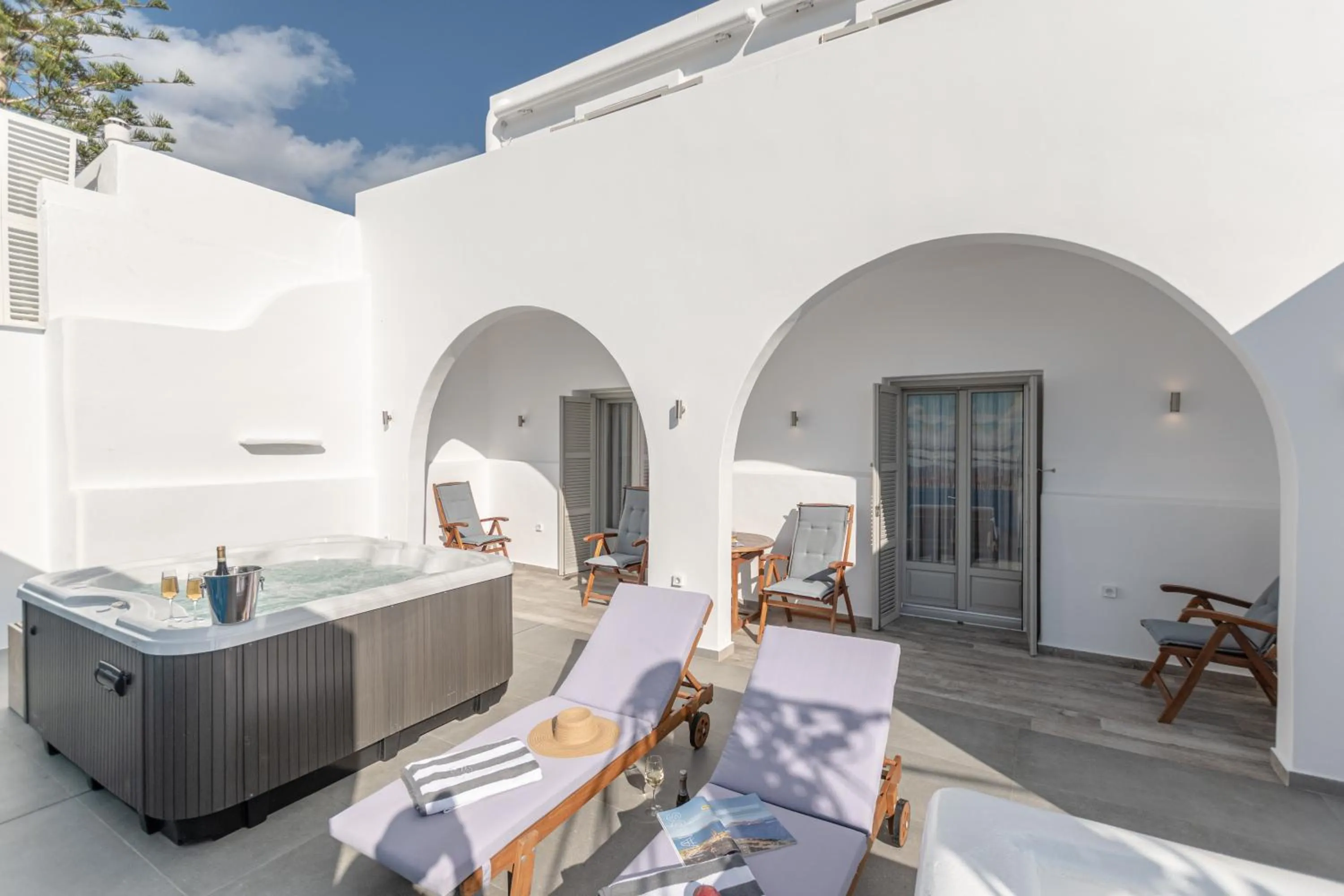 Patio in Mariet Naxos Elegant Suites