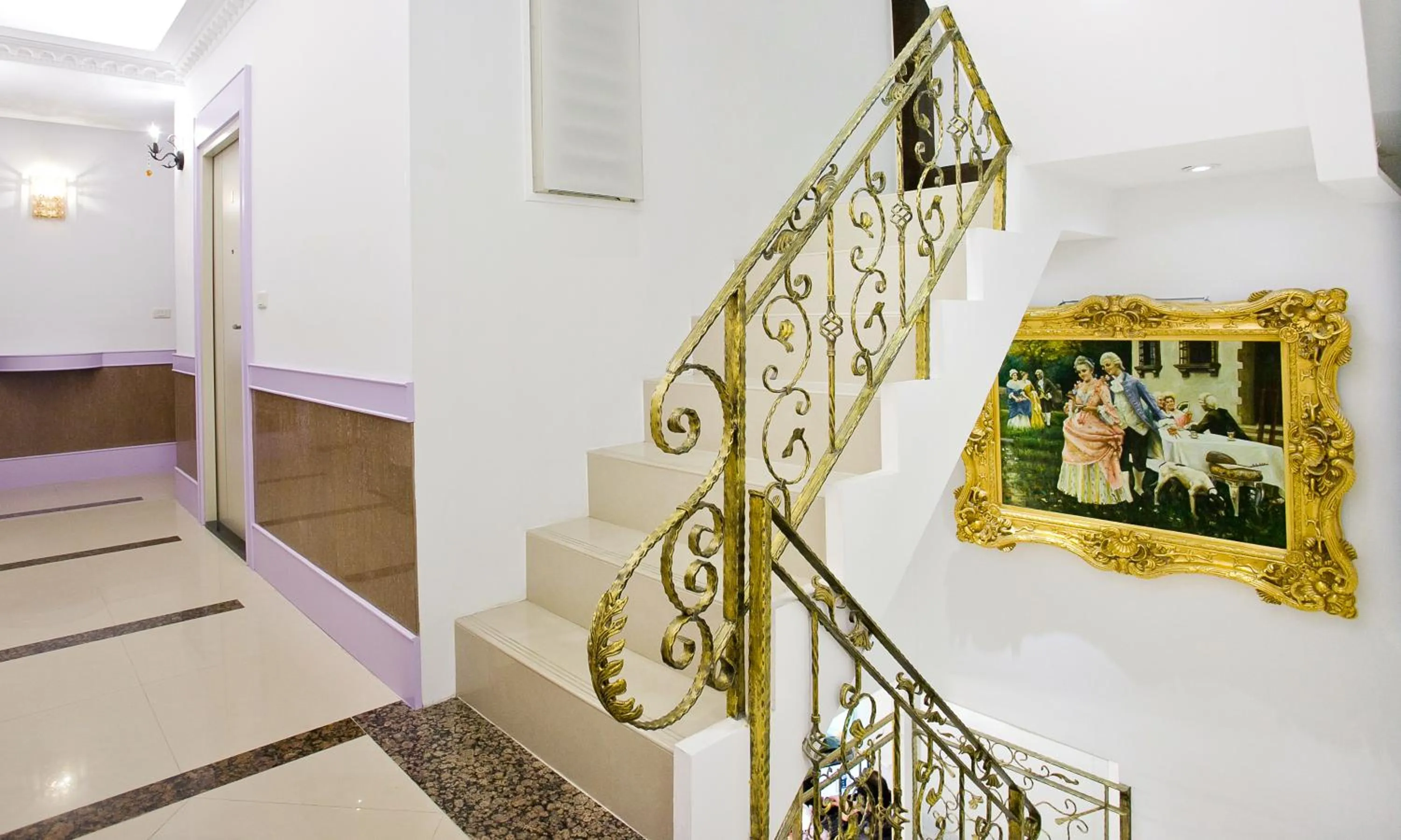 Decorative detail in Dong Men Hotel