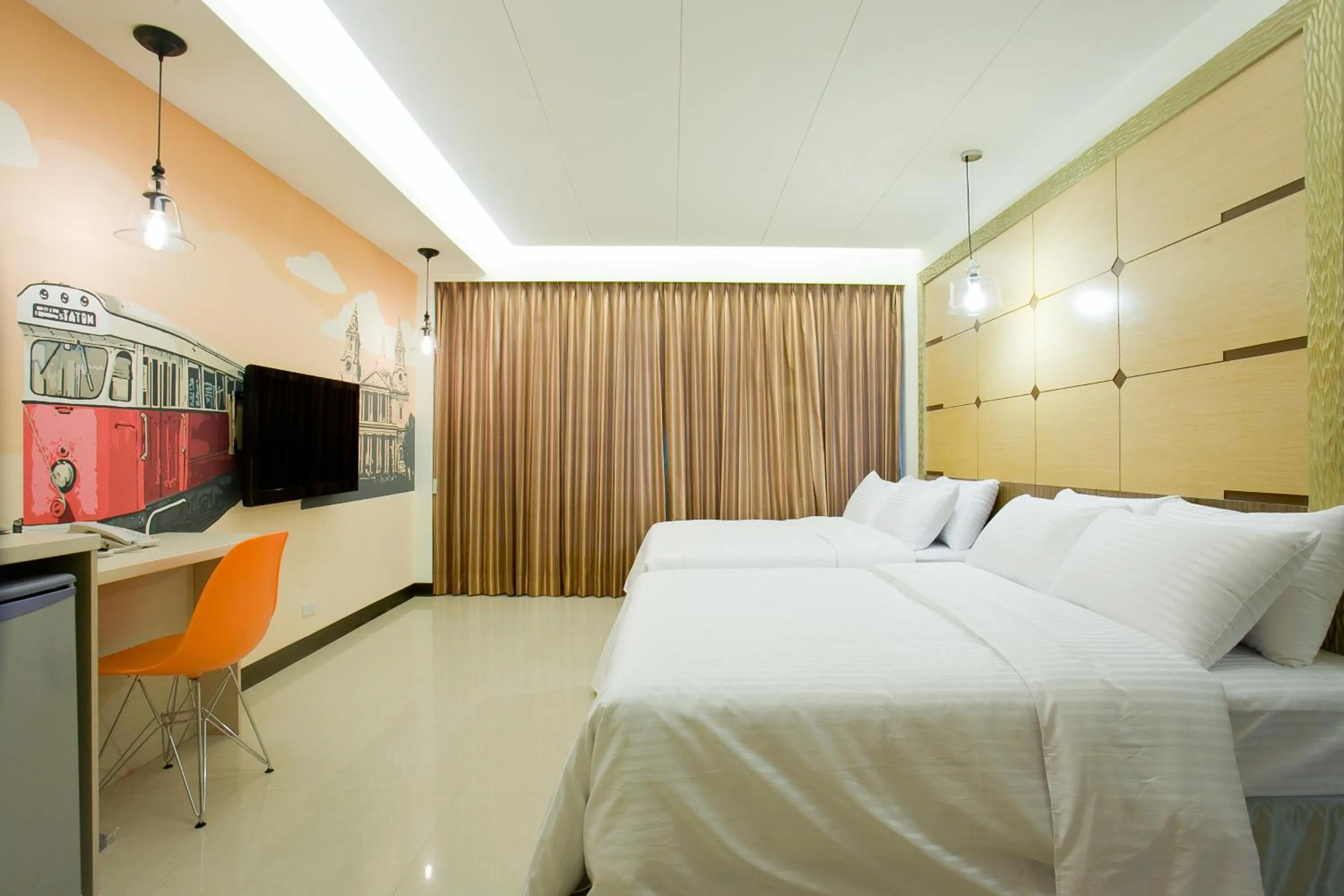 Photo of the whole room, Bed in Dong Men Hotel