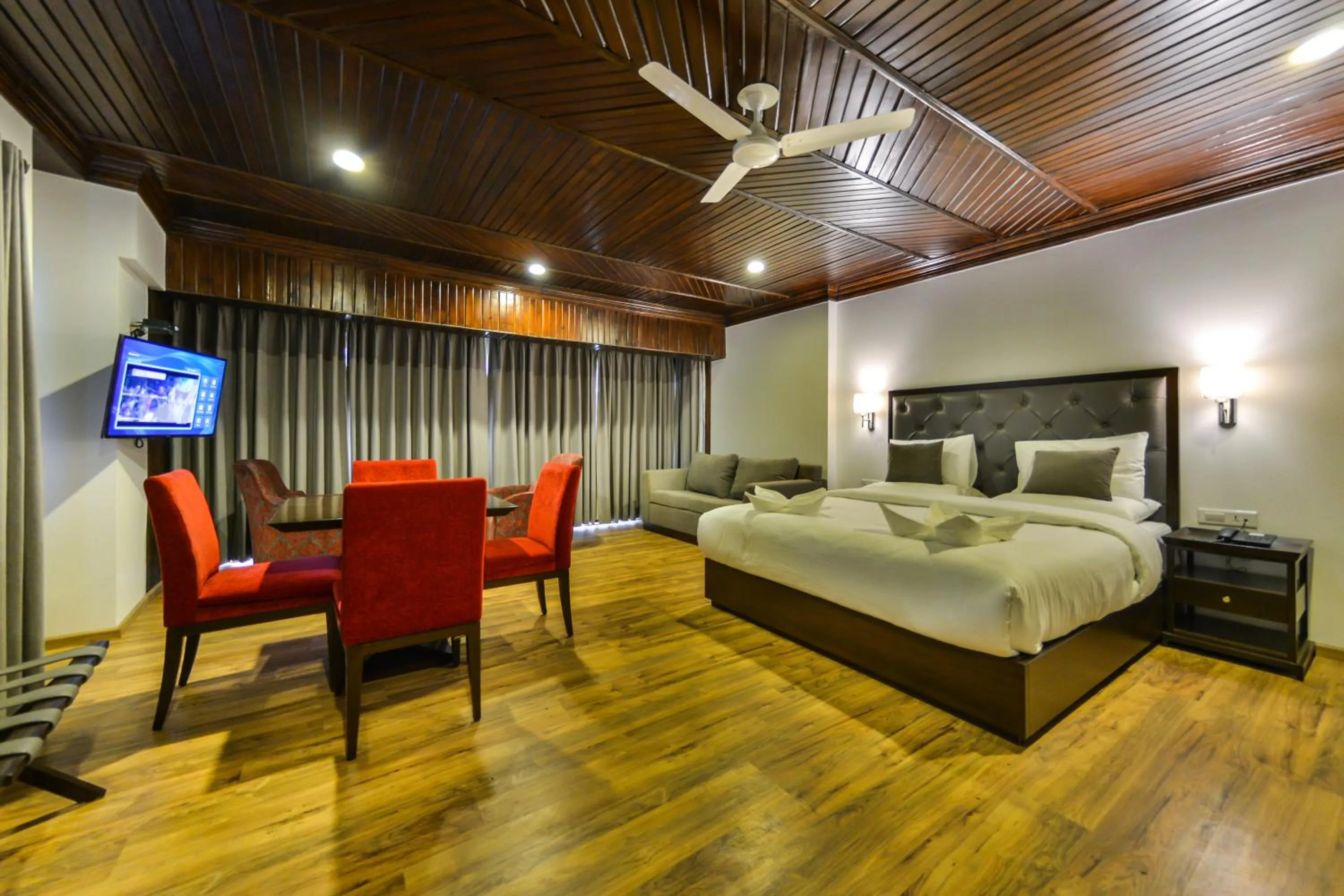 VIP, Bed in HOTEL METROPOLIS SRINAGAR