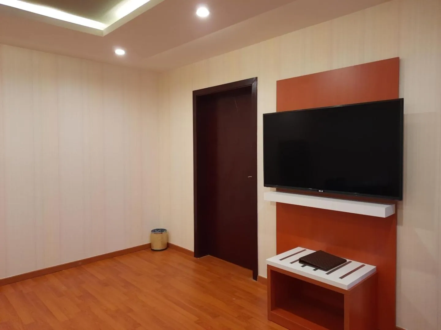 Communal lounge/ TV room in Villa Park