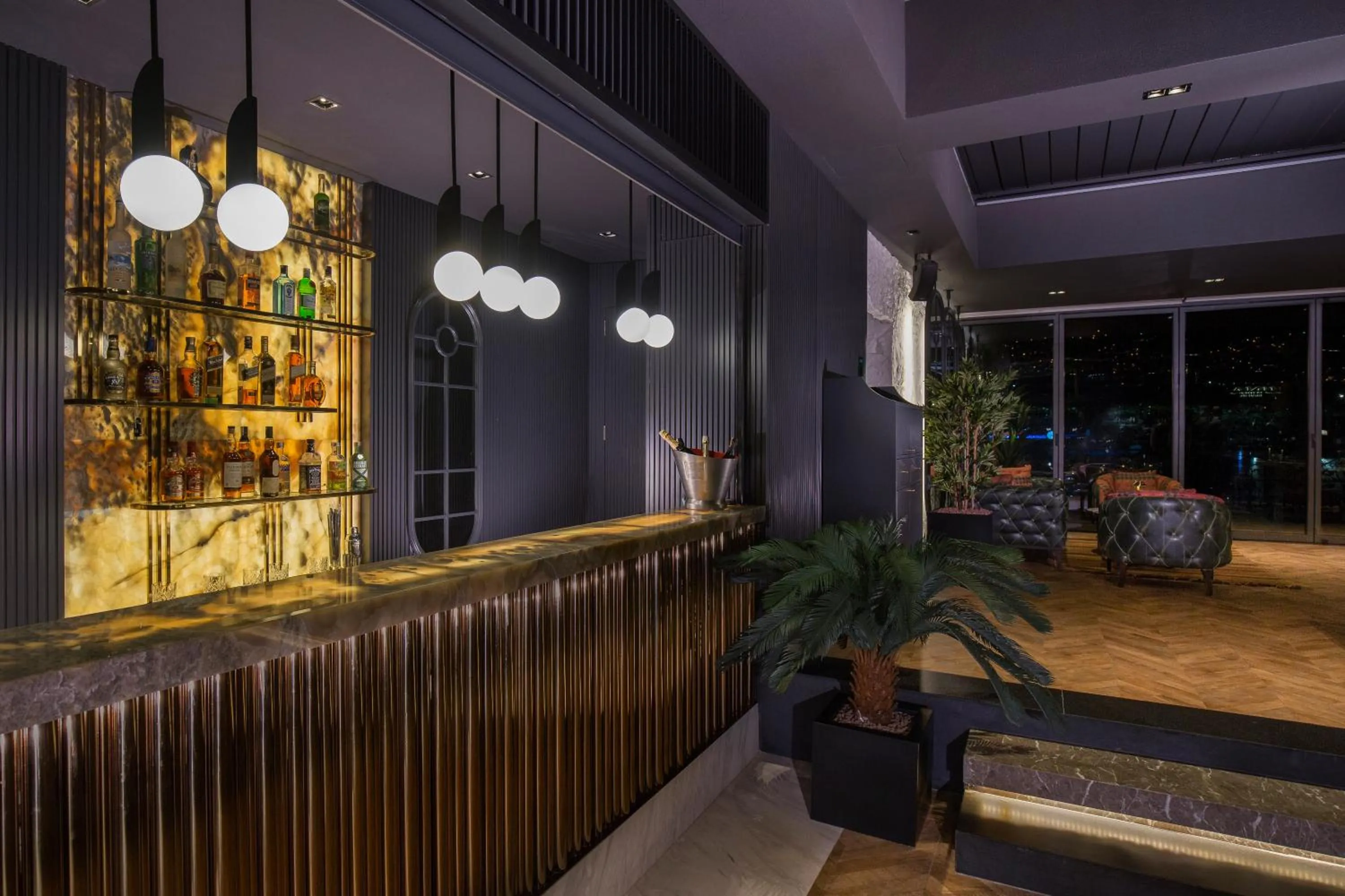 Lounge or bar in Almira Hotel Thermal Spa & Convention Center