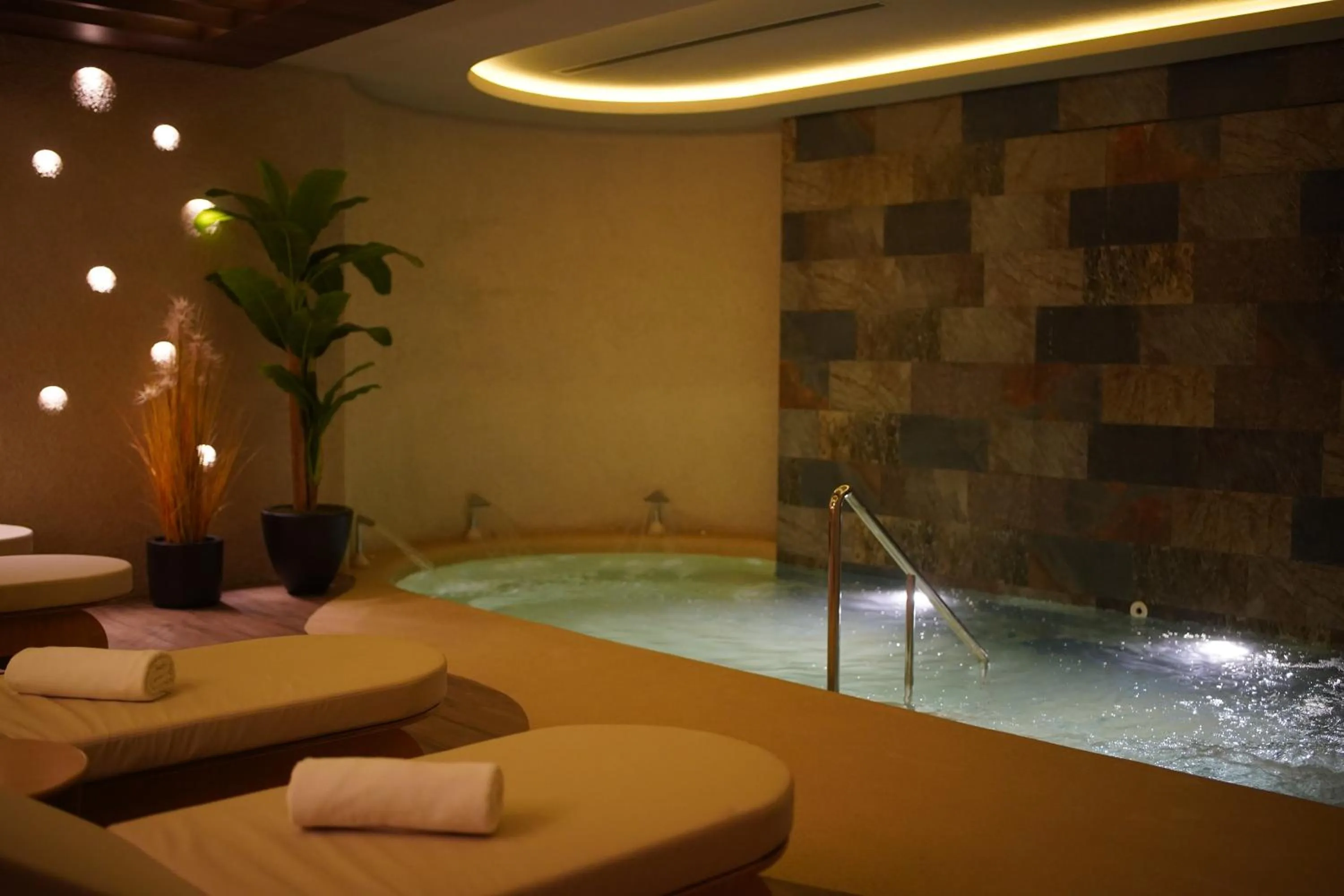 Spa and wellness centre/facilities in Almira Hotel Thermal Spa & Convention Center