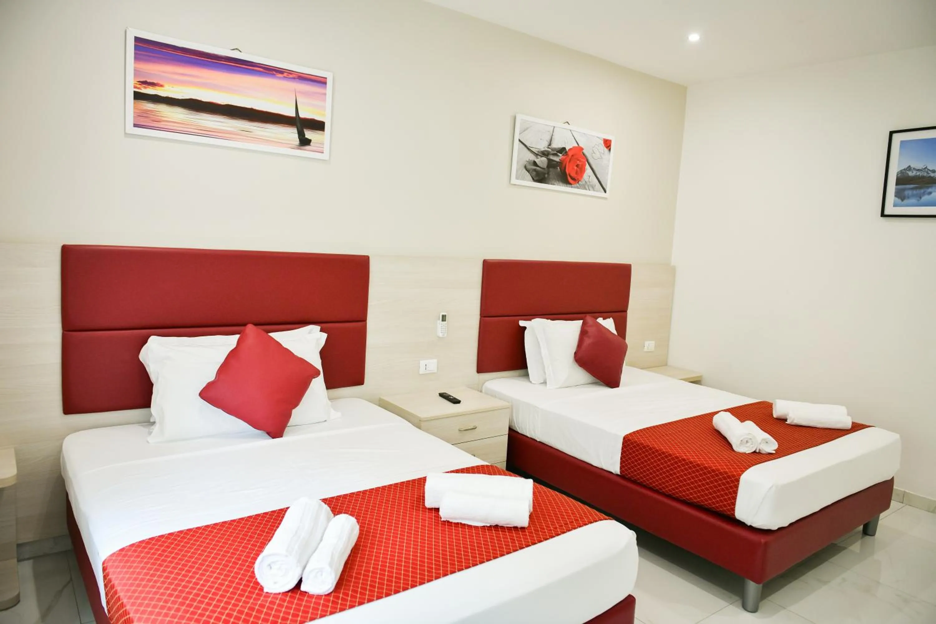 Photo of the whole room, Bed in Venice Hub