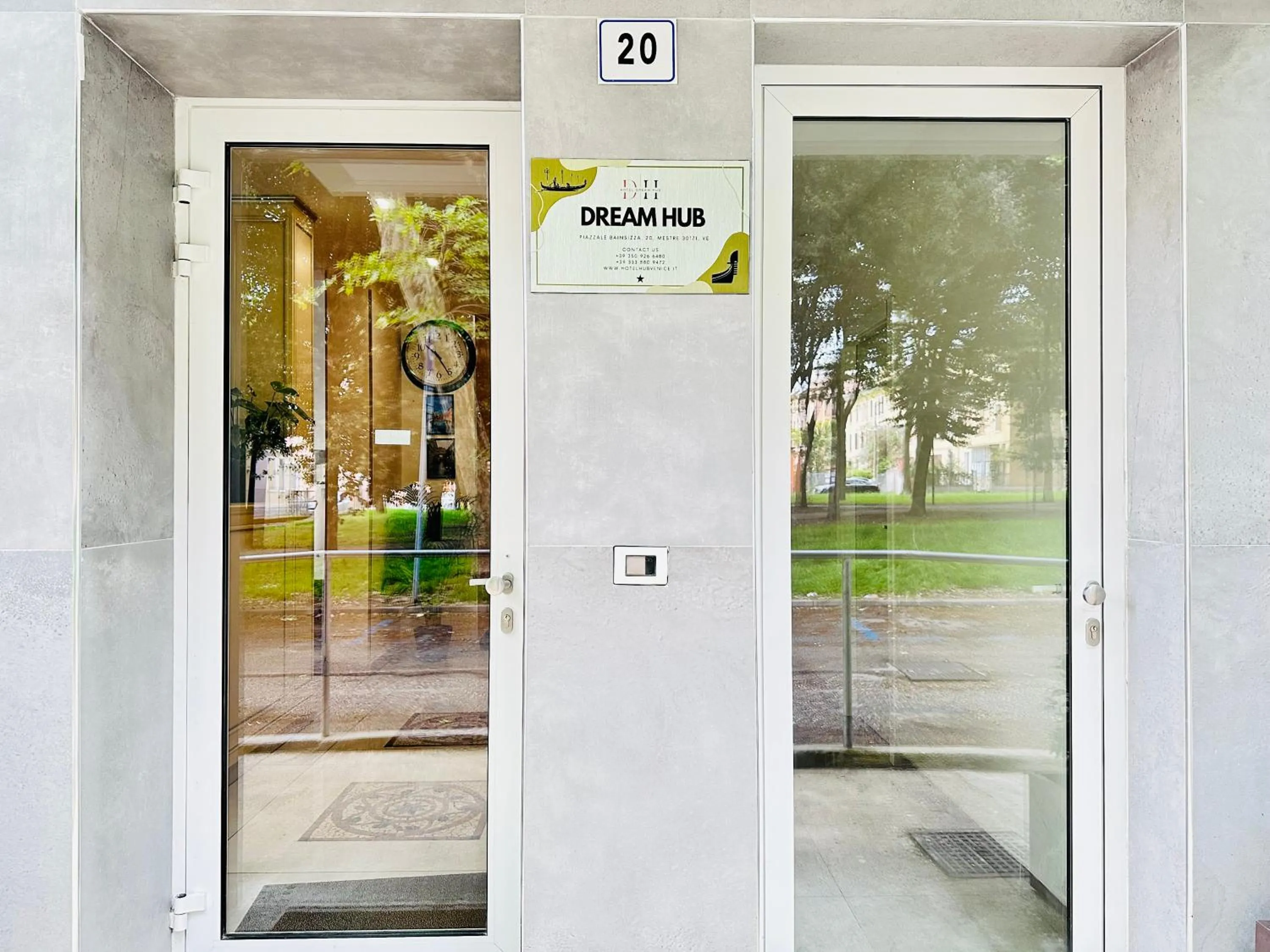 Property building in Venice Hub