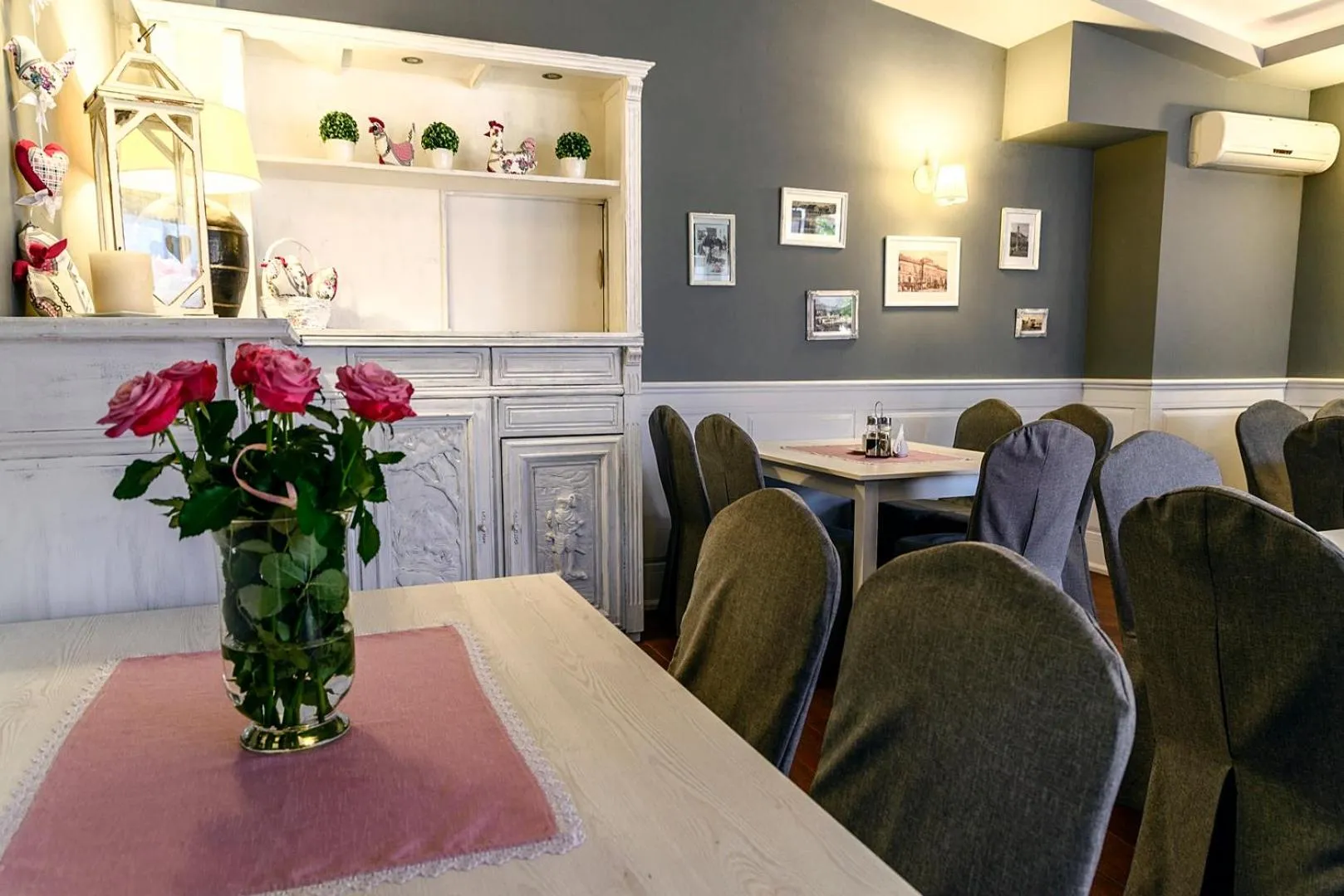 Restaurant/places to eat in Hotel Relax