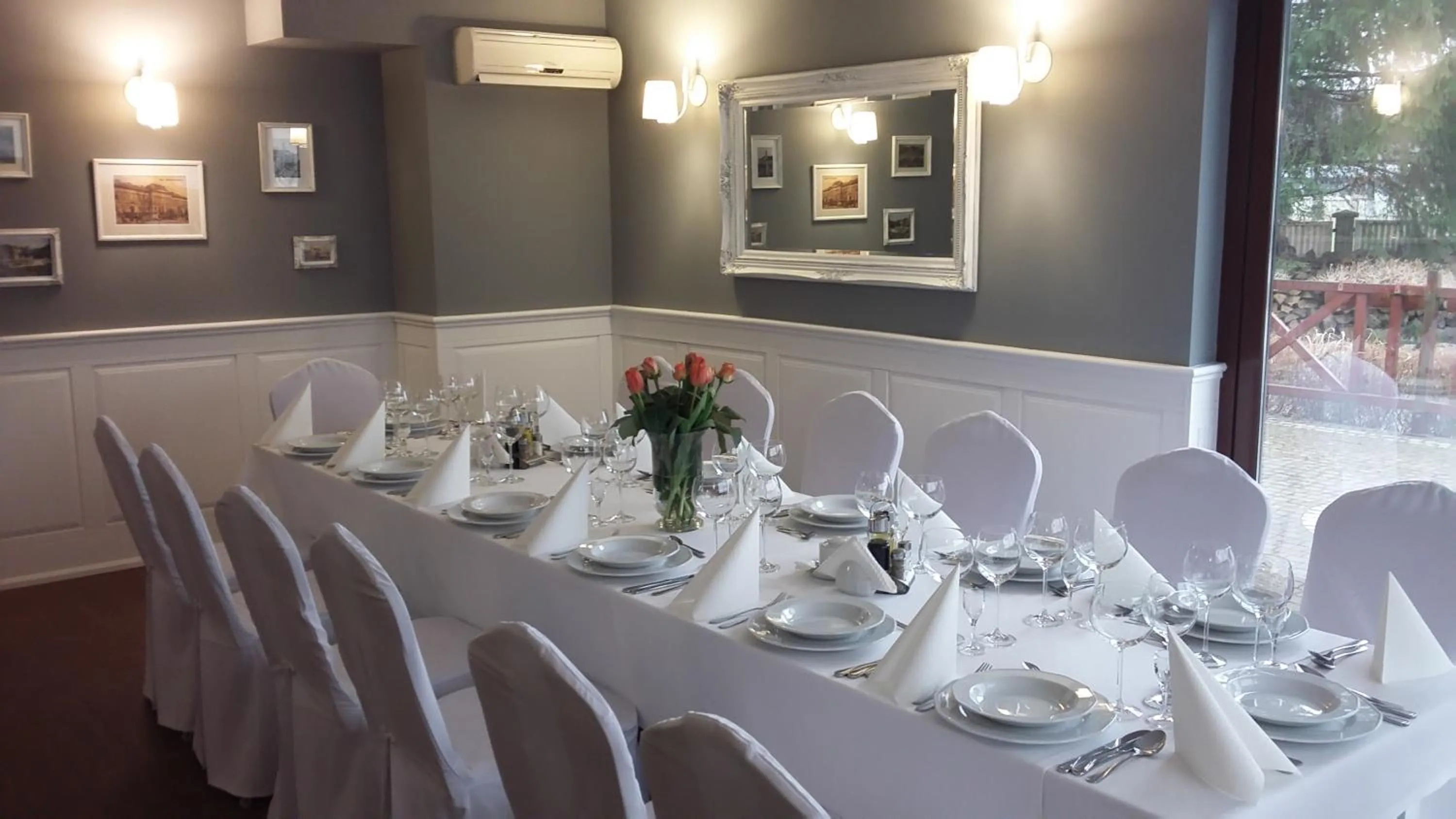 Restaurant/places to eat in Hotel Relax