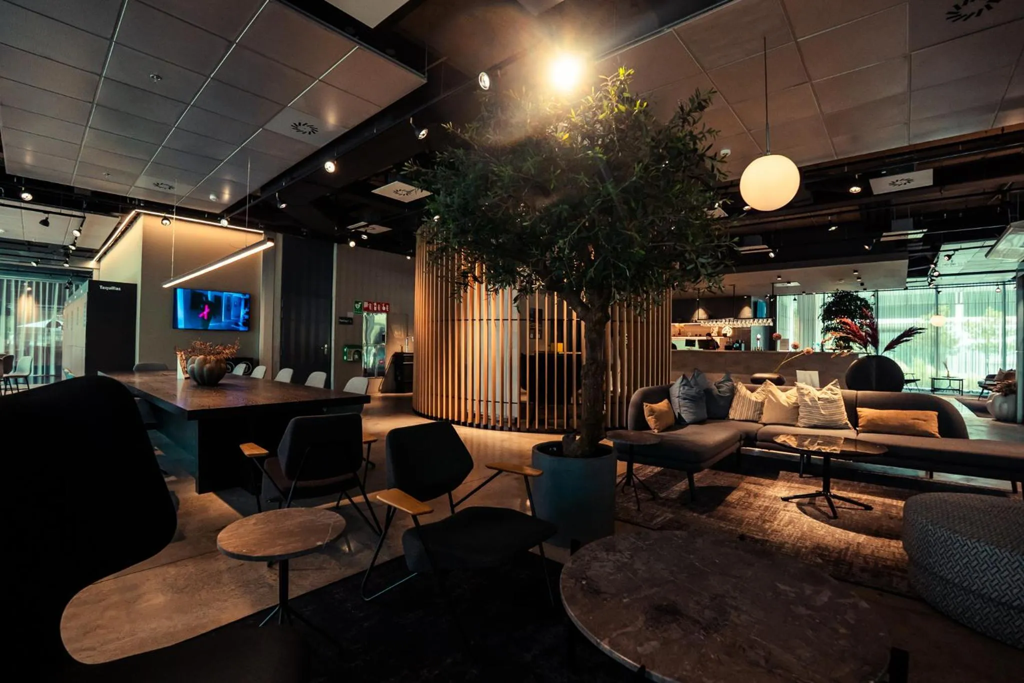 Seating area in Zleep Madrid Airport