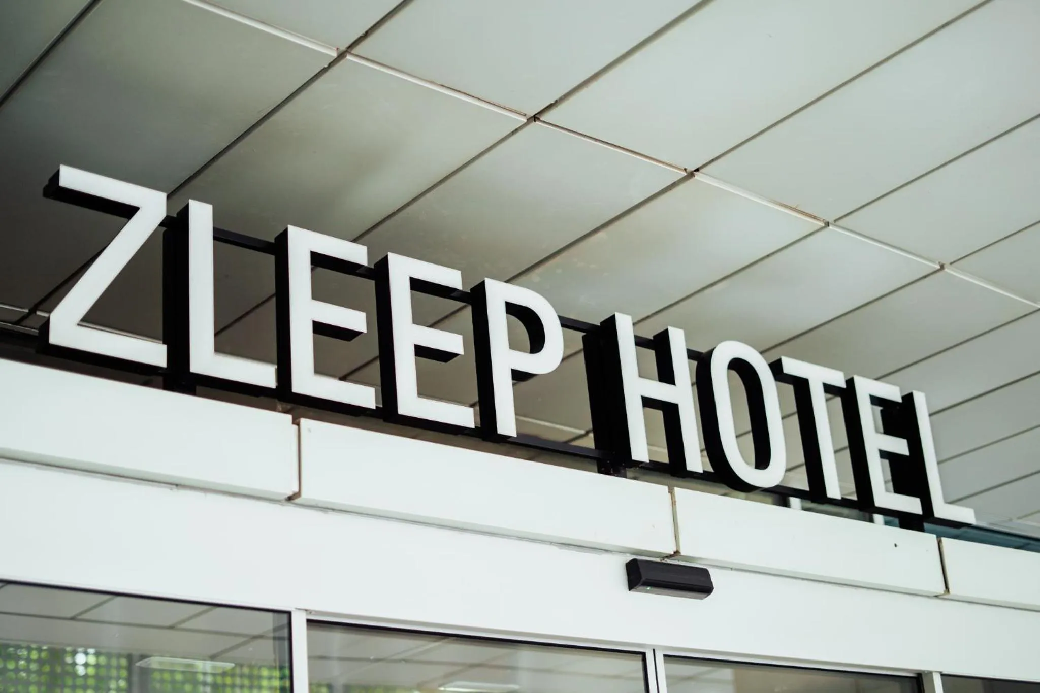 Property logo or sign in Zleep Madrid Airport