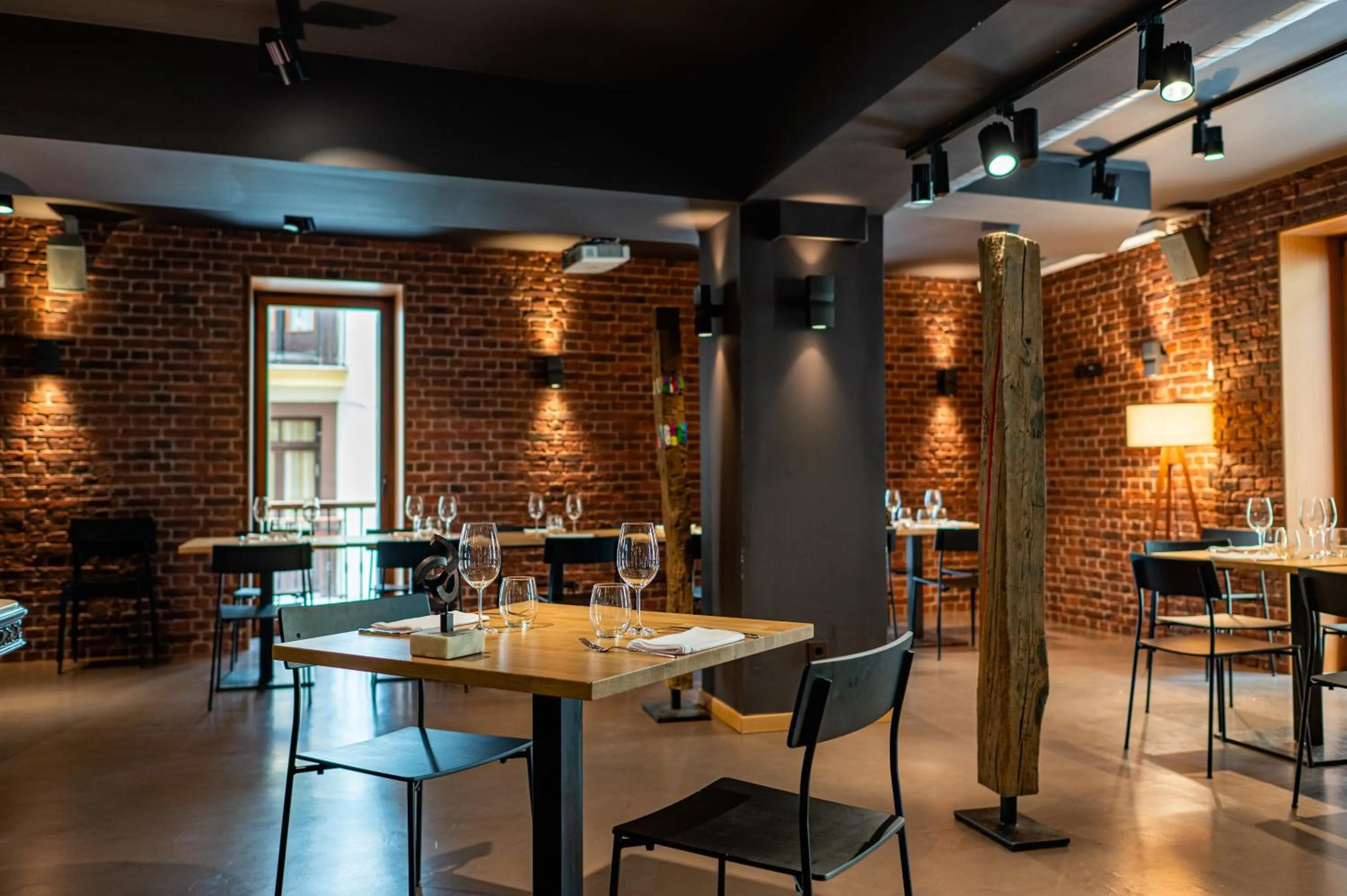 Restaurant/places to eat in Hotel Atari