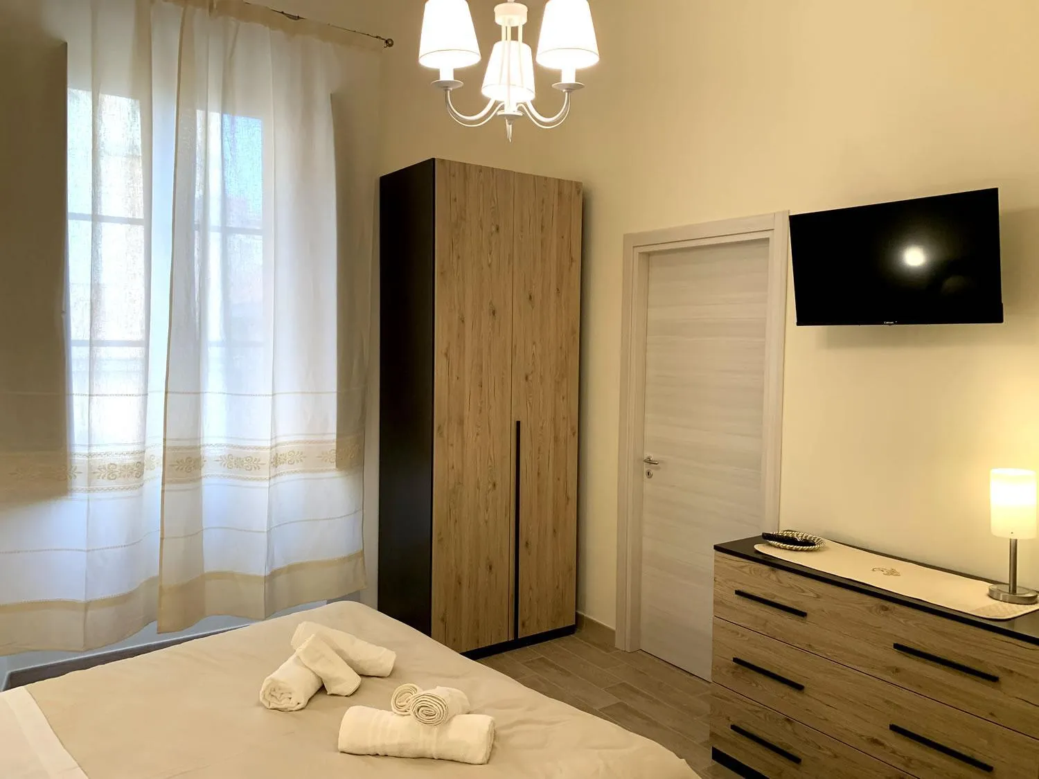 Photo of the whole room, Bed in Domo Achenza