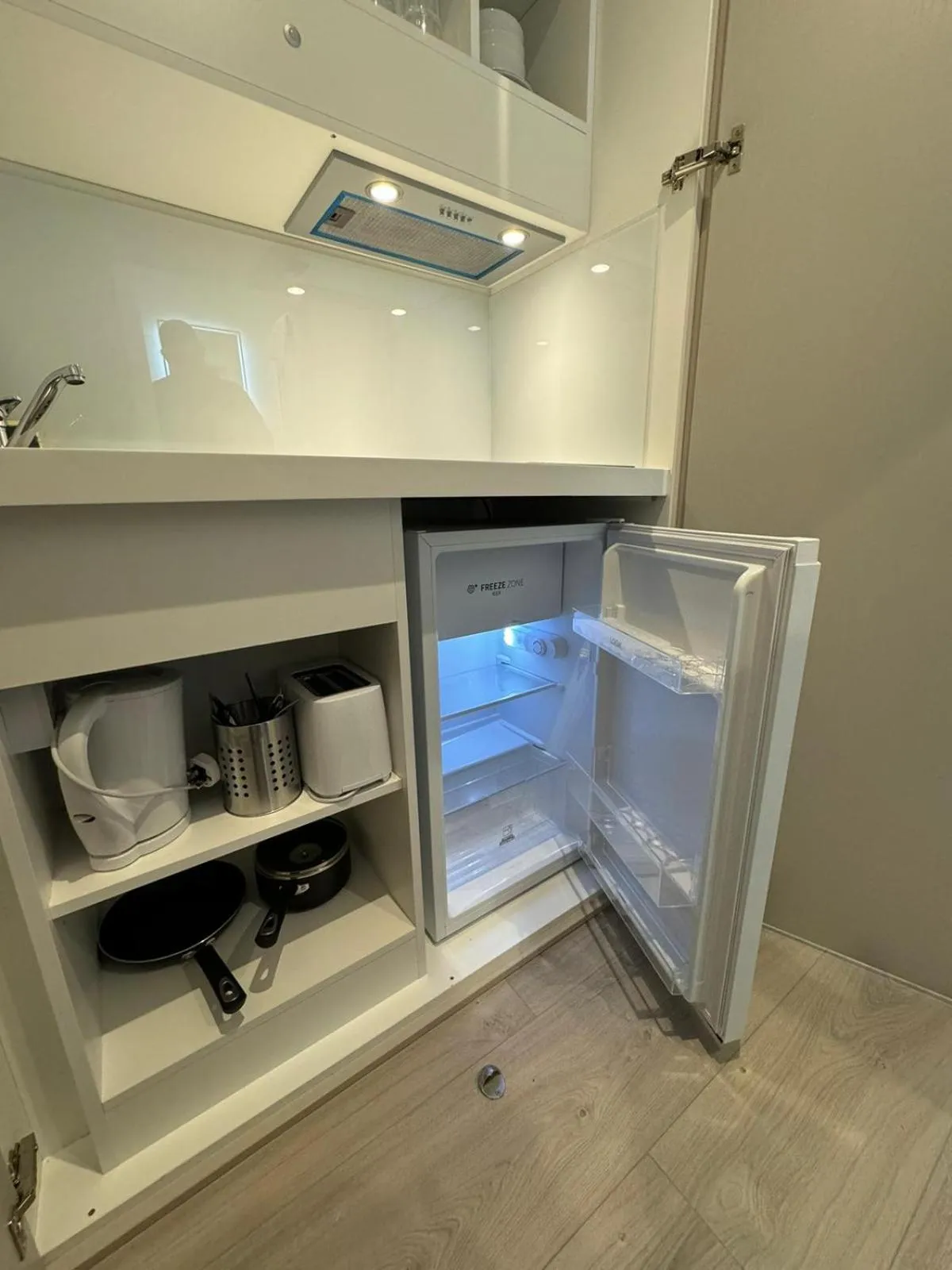 Kitchen or kitchenette in Victoria Studios