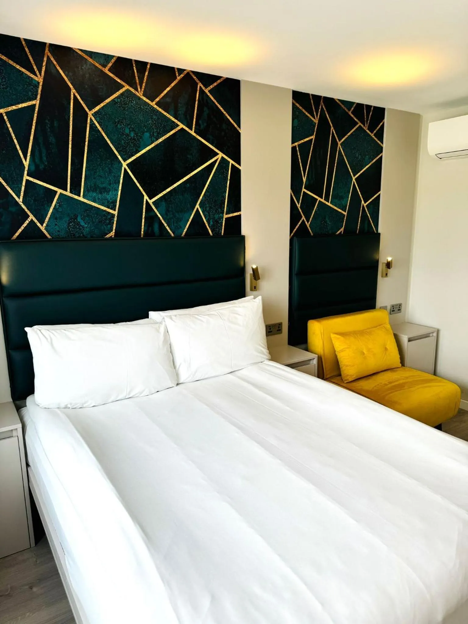 Bed in Victoria Studios