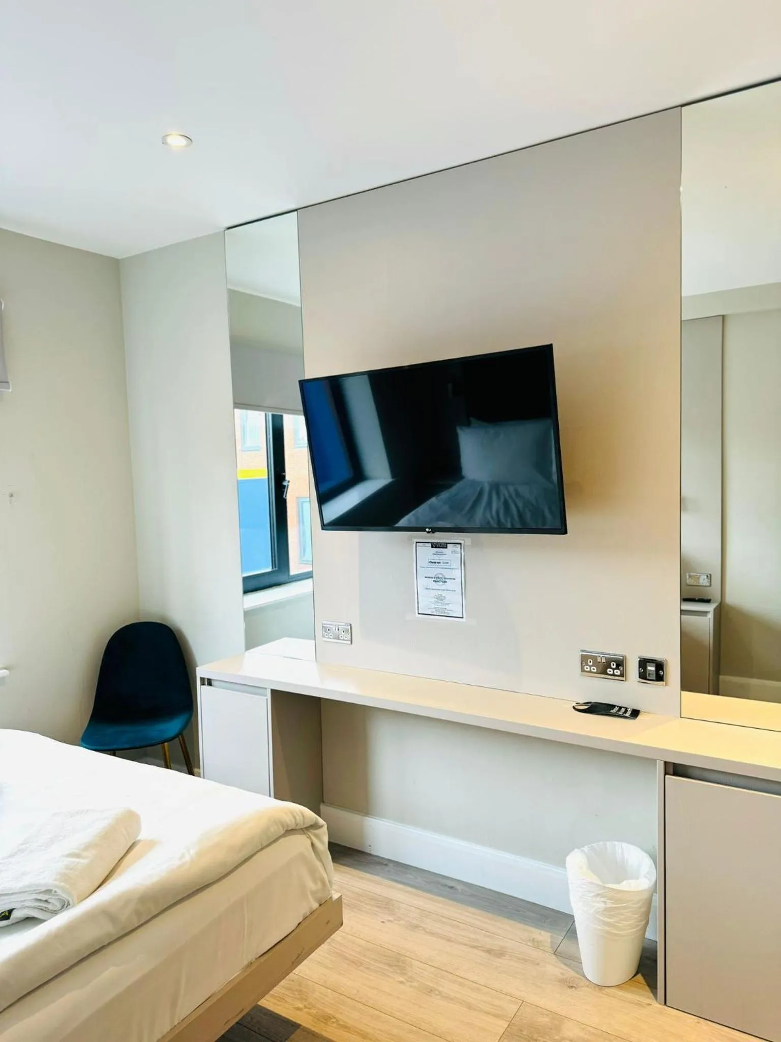 TV and multimedia, Bed in Victoria Studios