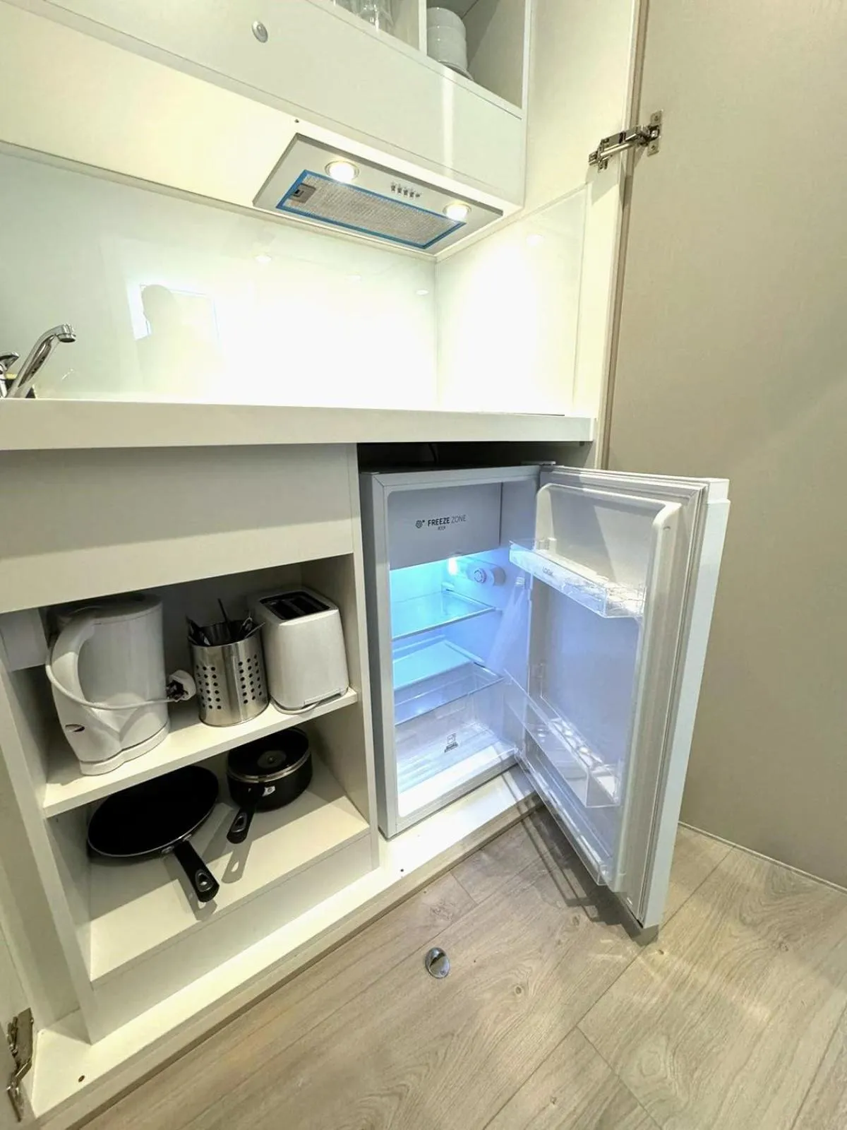 Kitchen or kitchenette in Victoria Studios