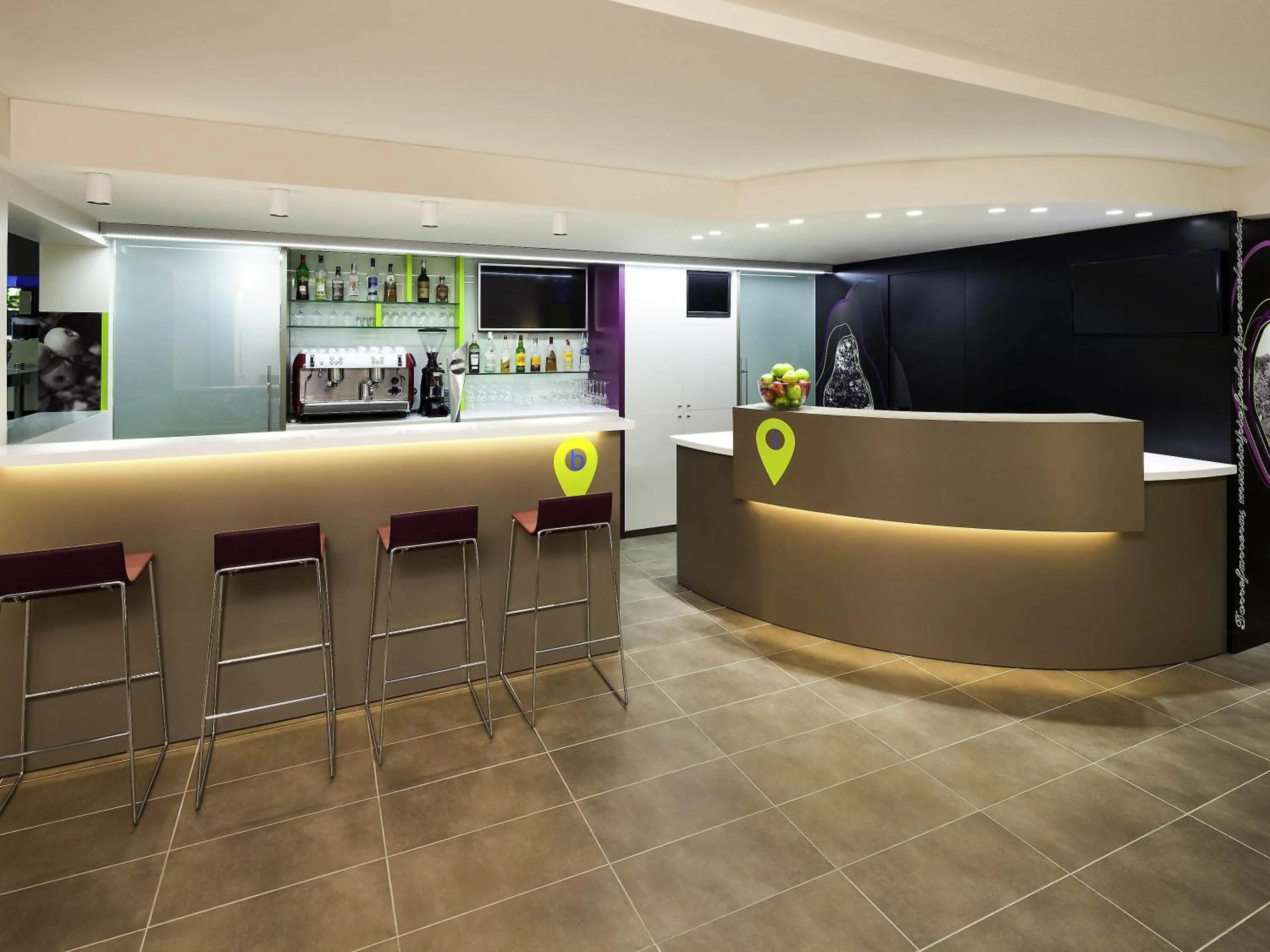 Lobby or reception in Hotel Ibis Styles Lleida Torrefarrera