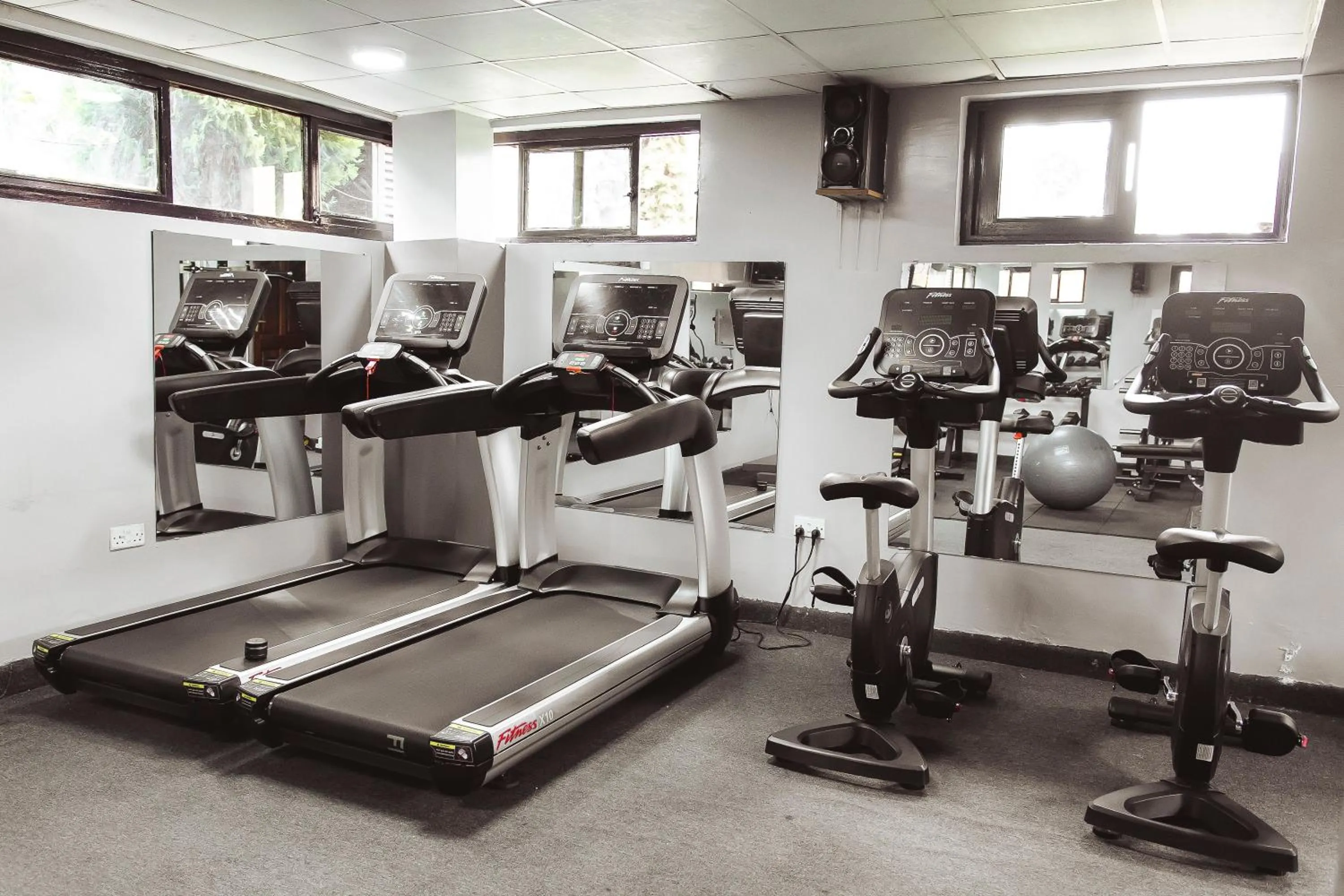 Fitness centre/facilities in Highlands Suites Hotel and Apartments