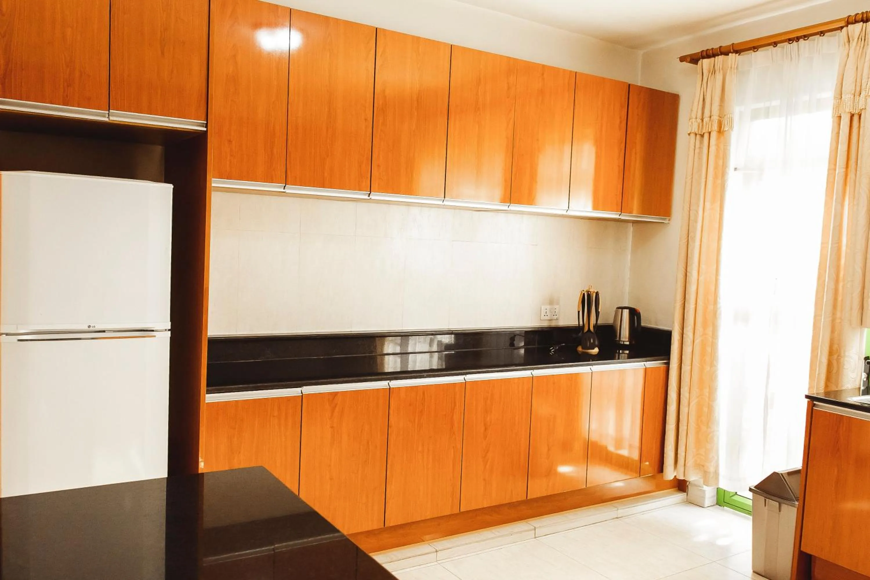 Kitchen or kitchenette in Highlands Suites Hotel and Apartments