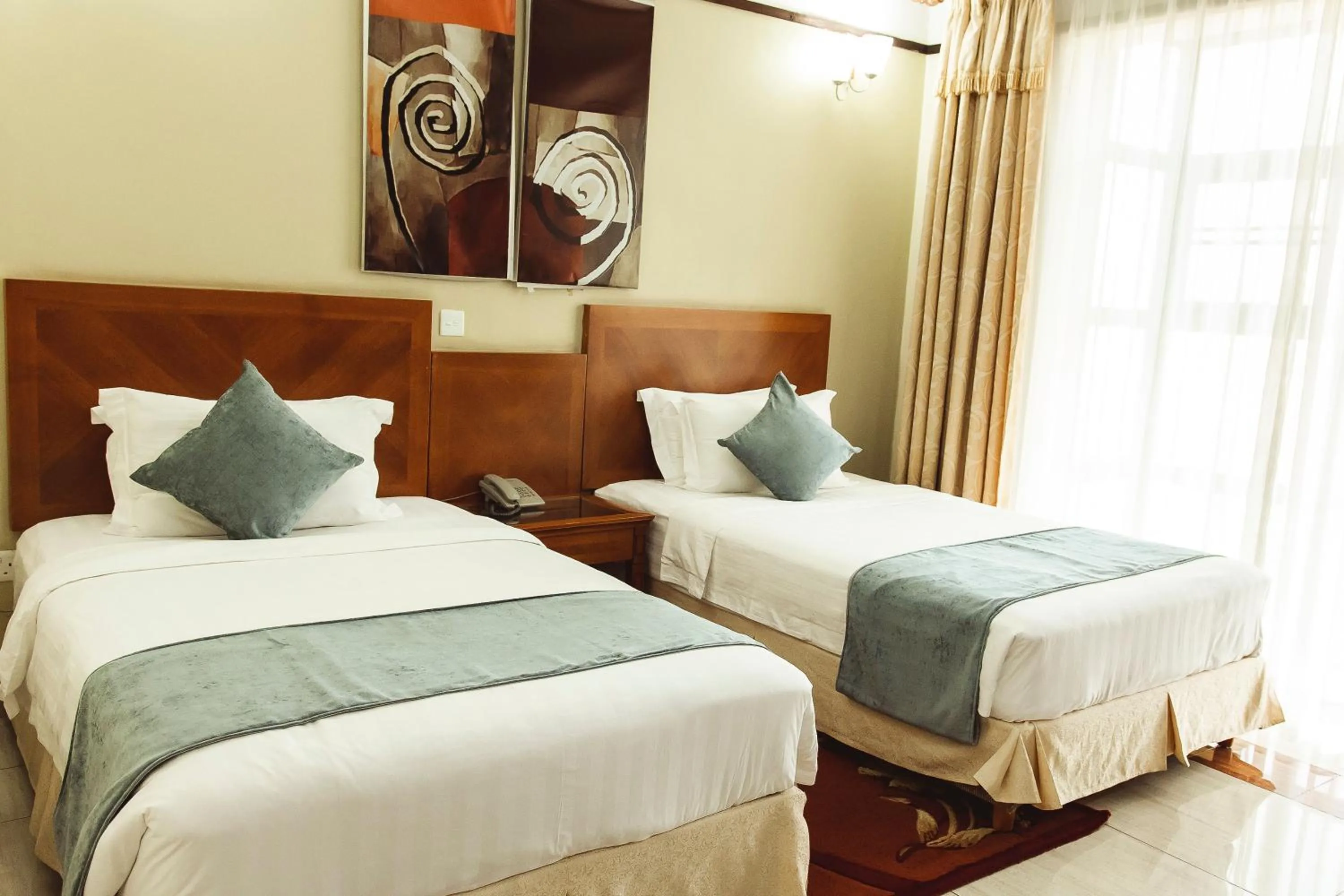 Bed in Highlands Suites Hotel and Apartments