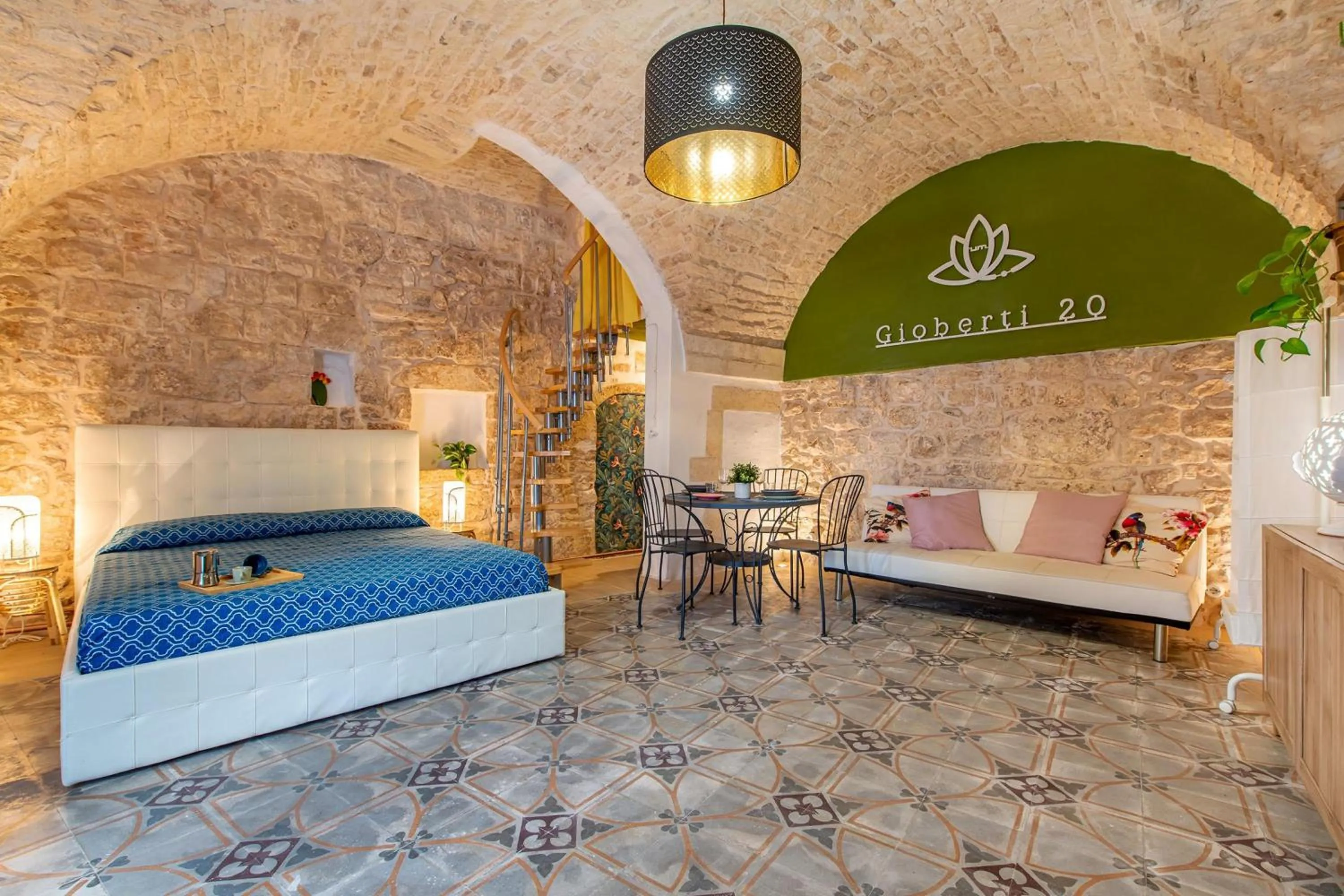 Living room, Bed in Giob Studio In The Centre - Happy Rentals