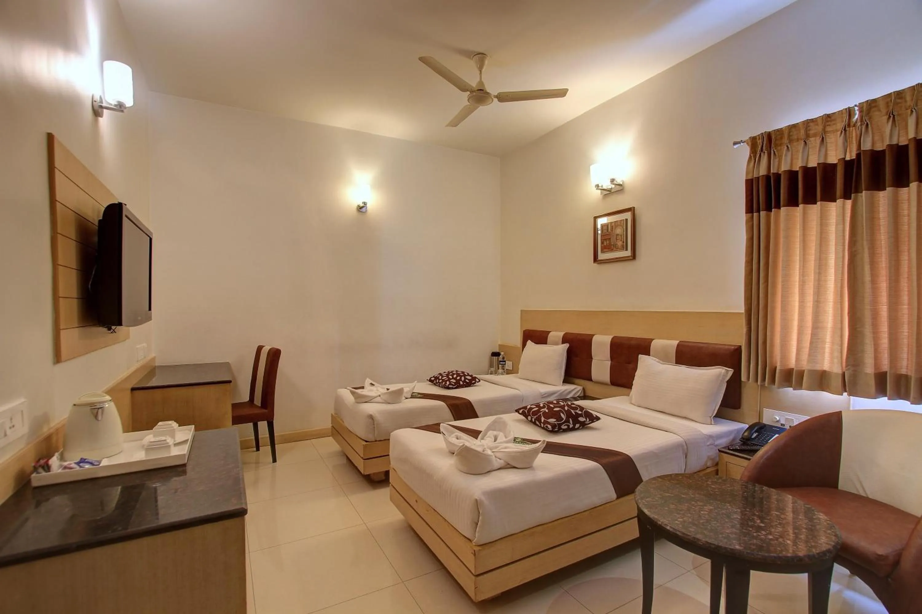 Coffee/tea facilities, Bed in Hotel Prince Gardens