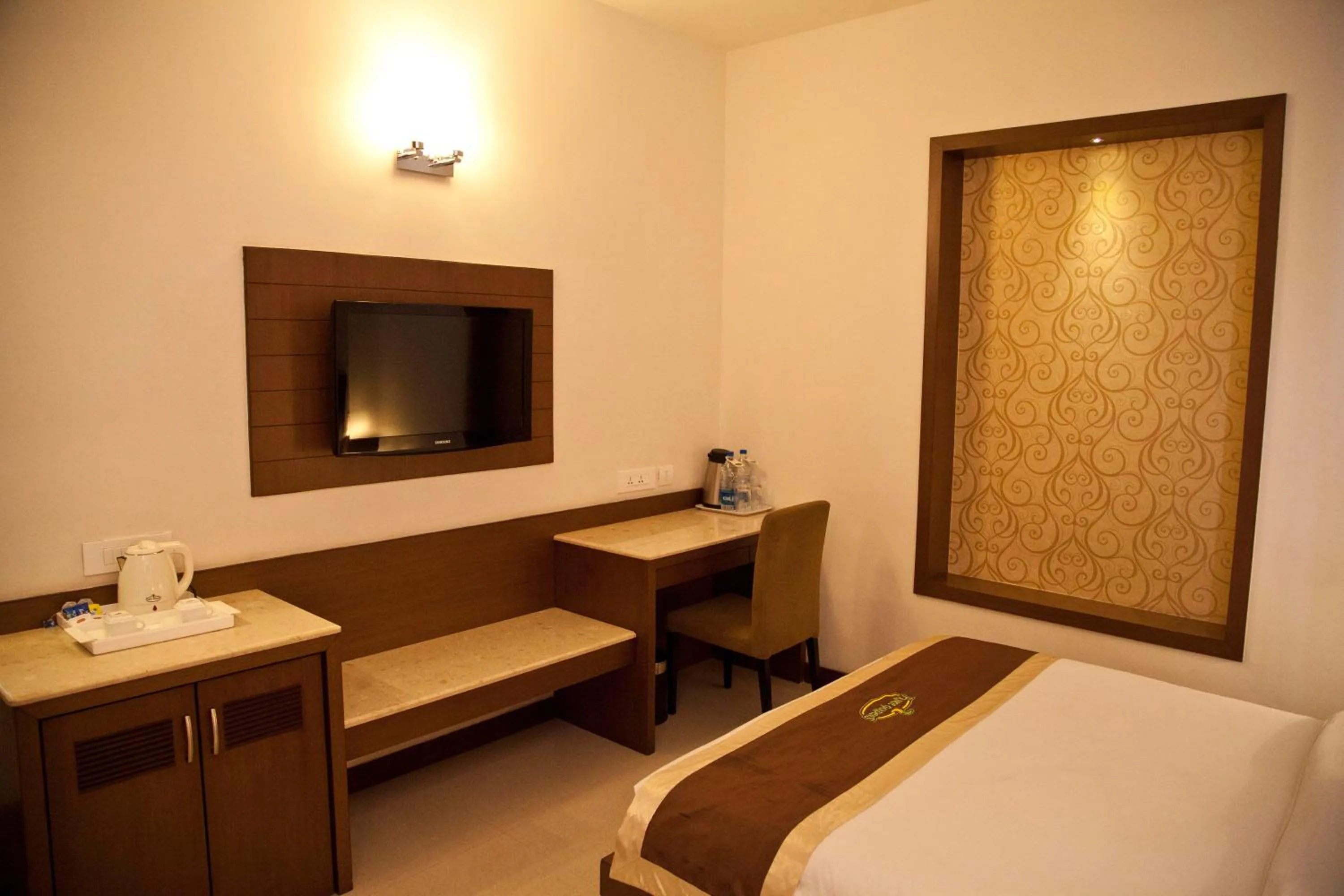 Coffee/tea facilities, Bed in Hotel Prince Gardens