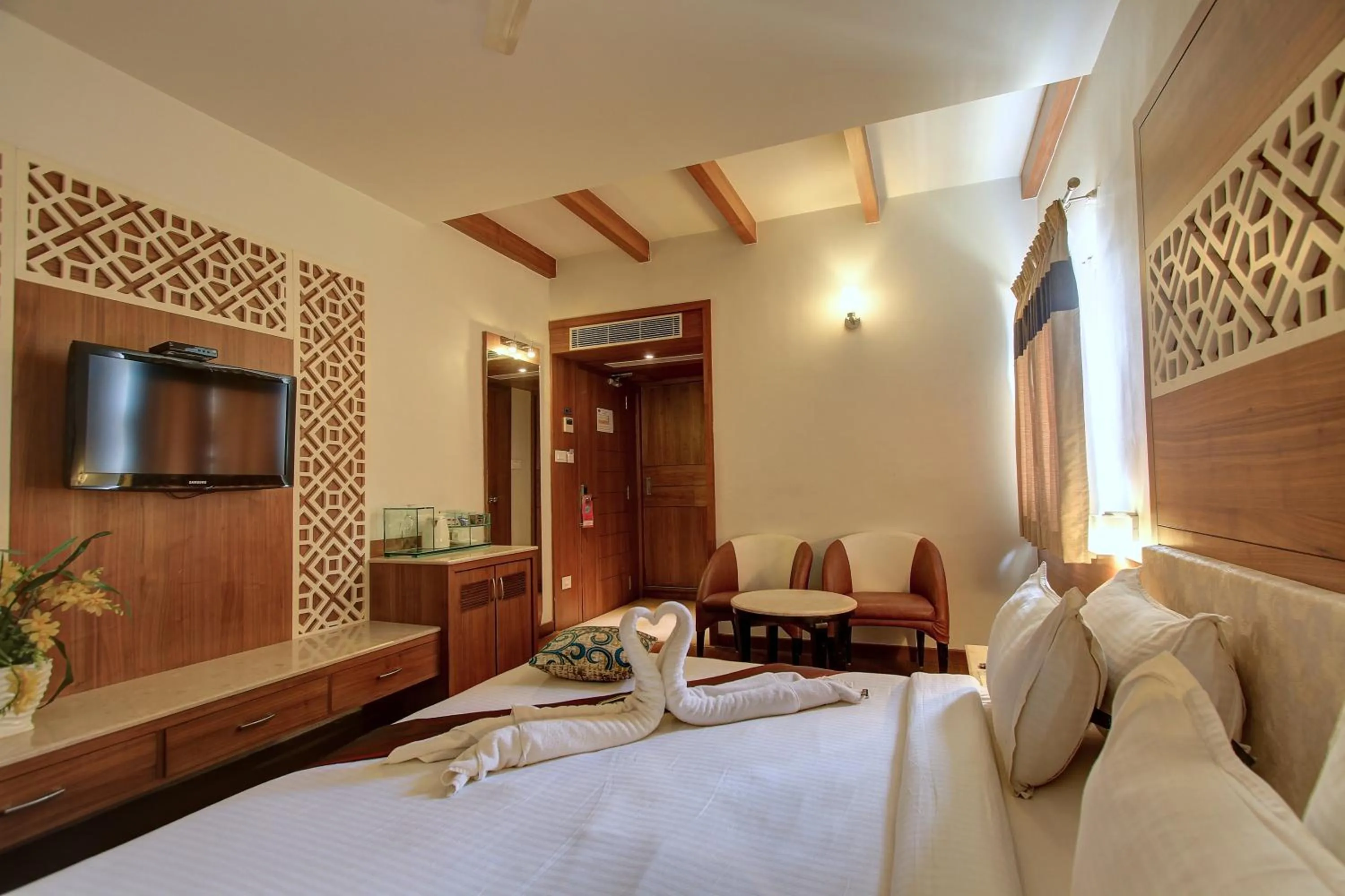 Patio, Bed in Hotel Prince Gardens