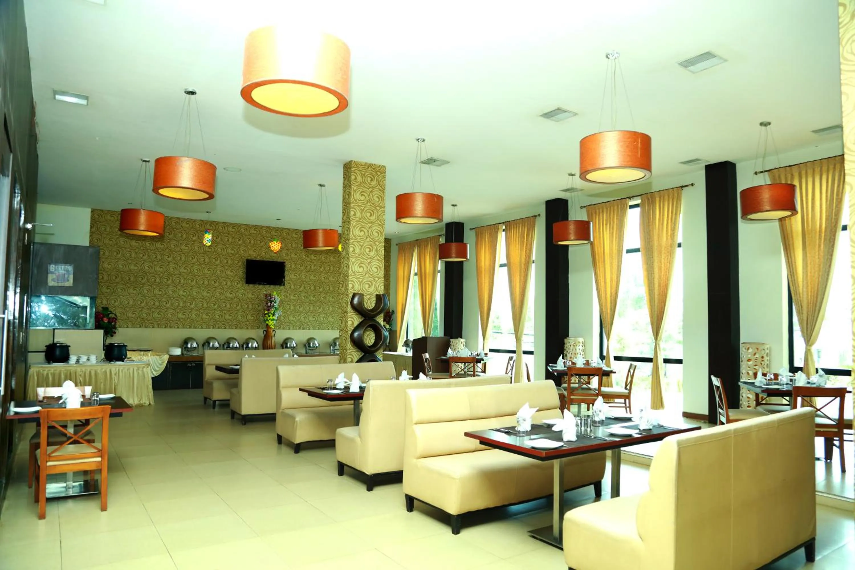 Restaurant/places to eat in SRM Hotel