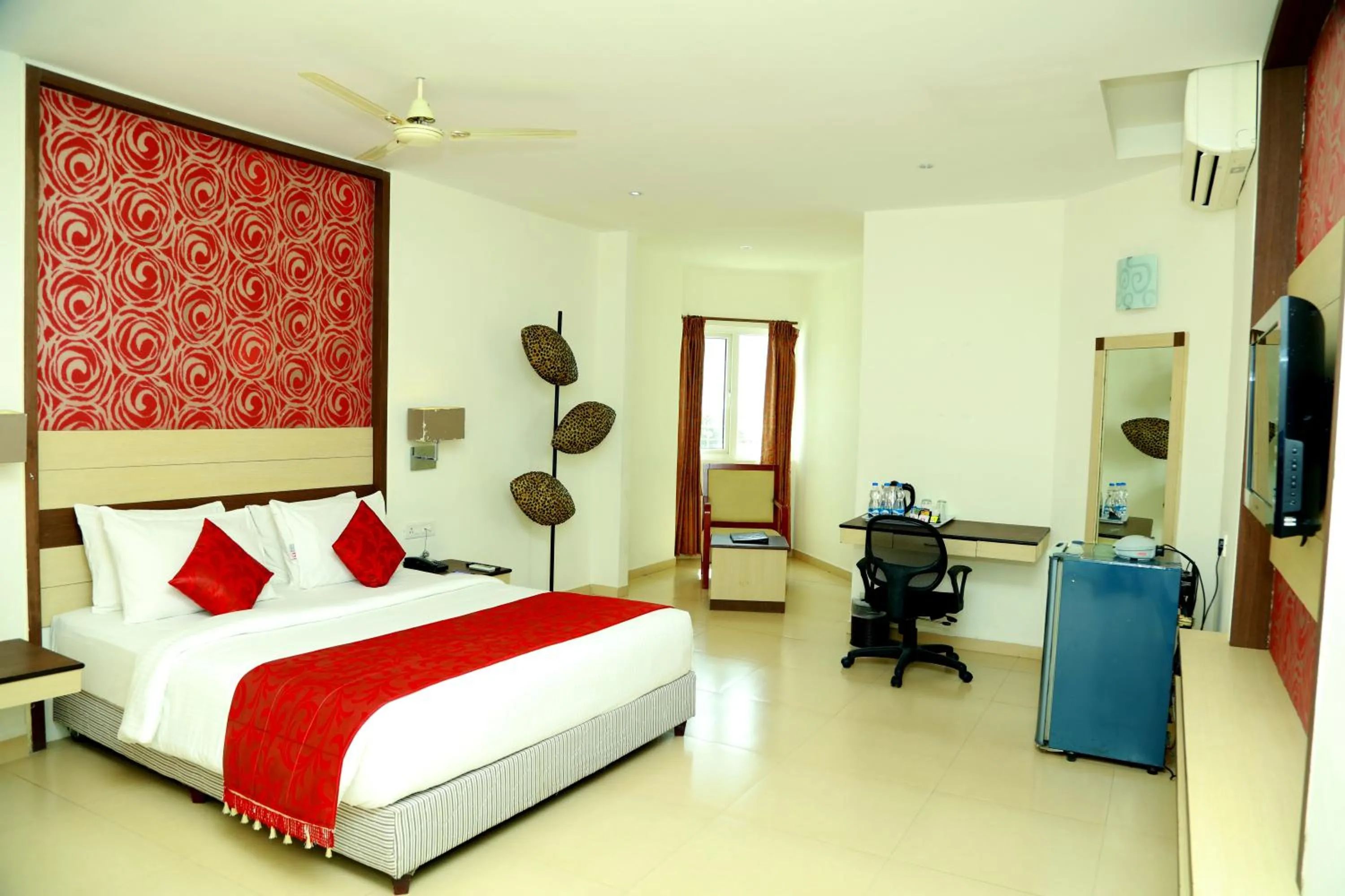 Bedroom, Bed in SRM Hotel