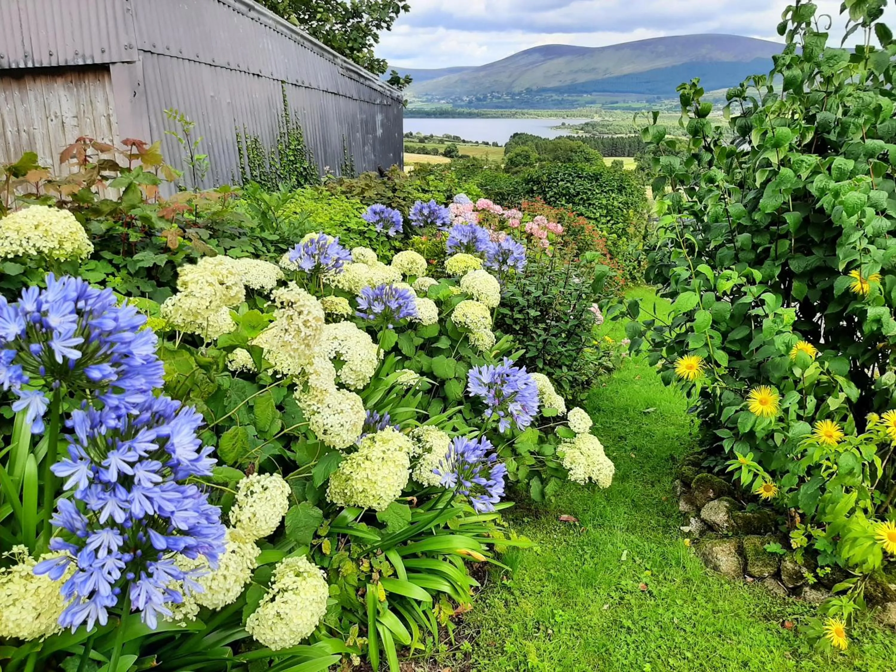Garden view in Abhainn Ri Farmhouse