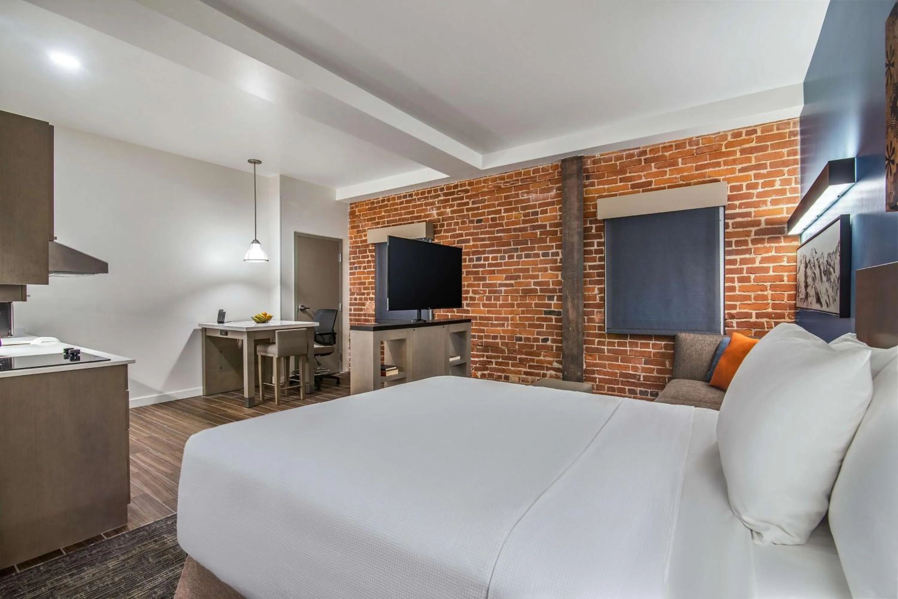 Photo of the whole room, Bed in Hyatt House Sacramento-Midtown