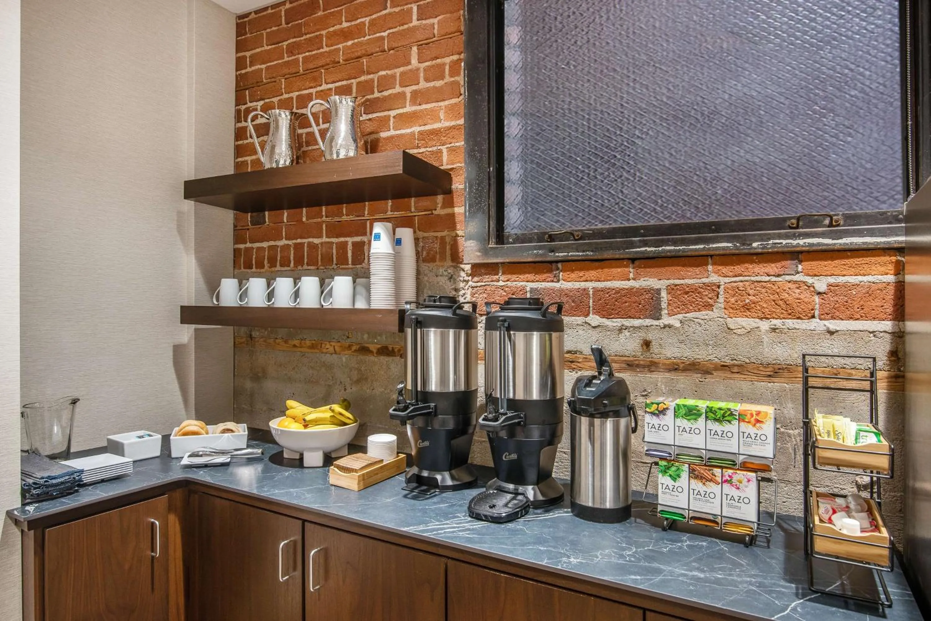 Restaurant/places to eat in Hyatt House Sacramento-Midtown