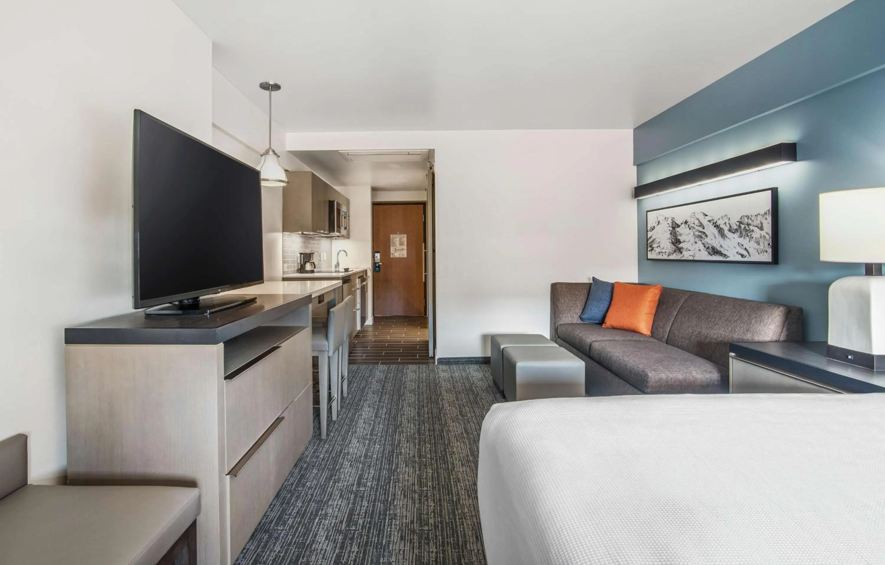 Photo of the whole room, Bed in Hyatt House Sacramento-Midtown