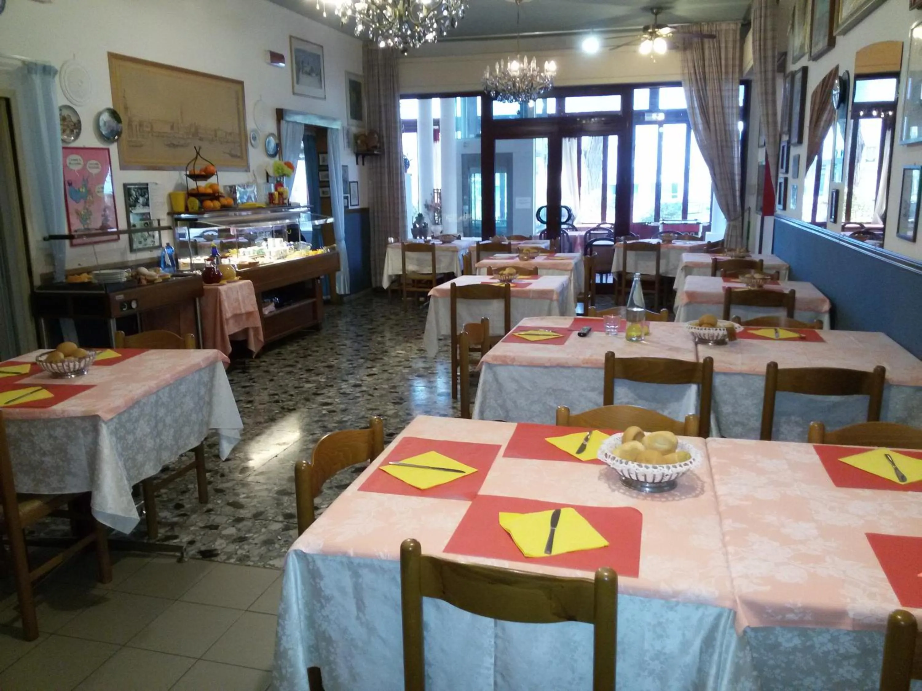 Restaurant/places to eat in Hotel Villa Dina