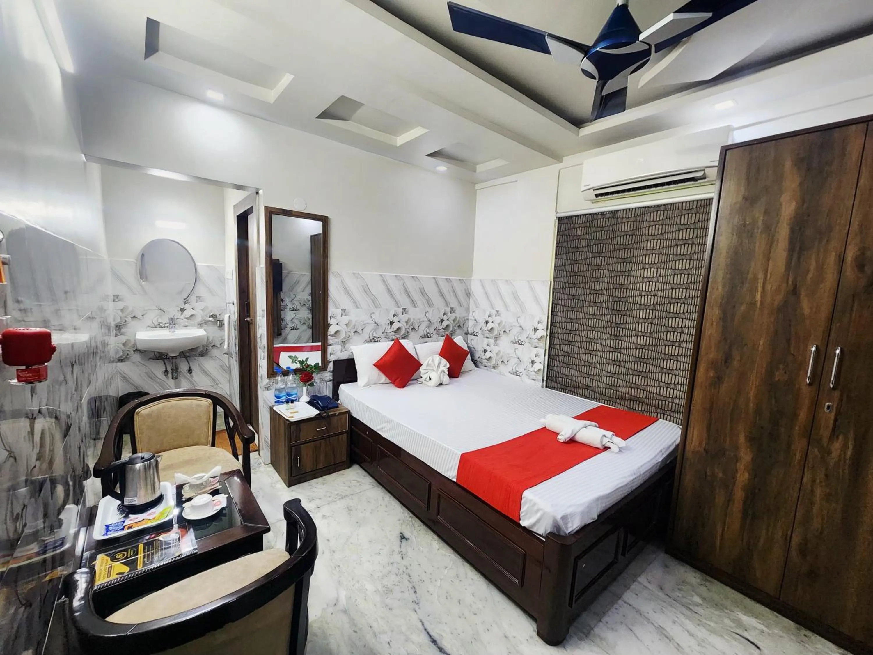 Seating area, Bed in ANANDALOKE RESIDENCY