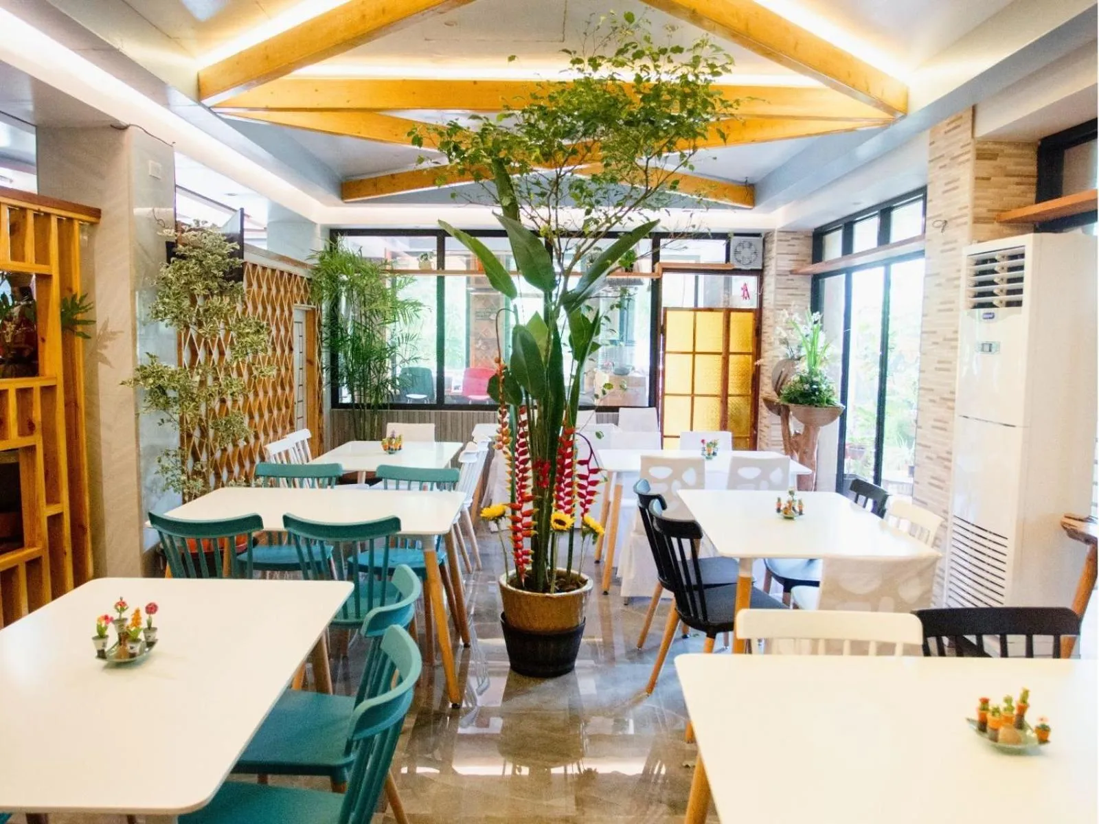 Restaurant/places to eat in ARC Homes Hotel Panglao powered by Cocotel