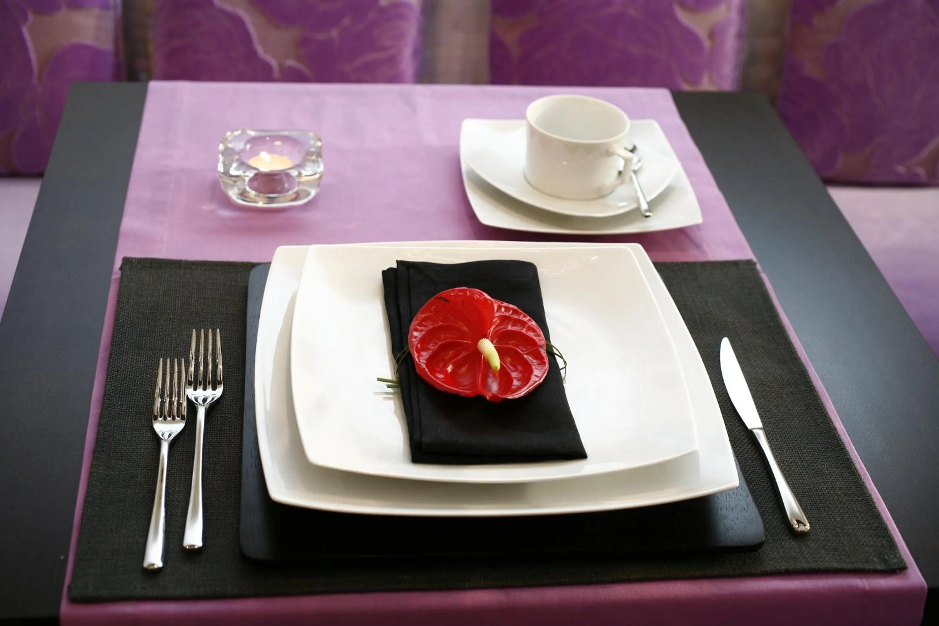 Restaurant/places to eat in Hotel In - Lounge Room